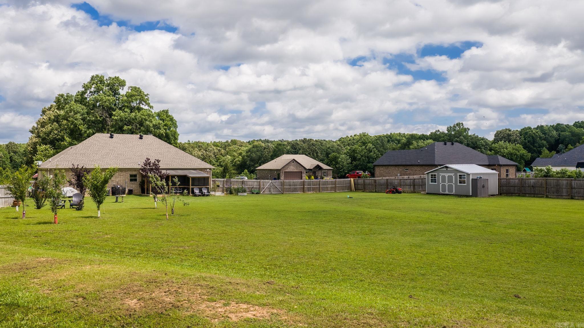 MARTHA'S FIELD - Residential