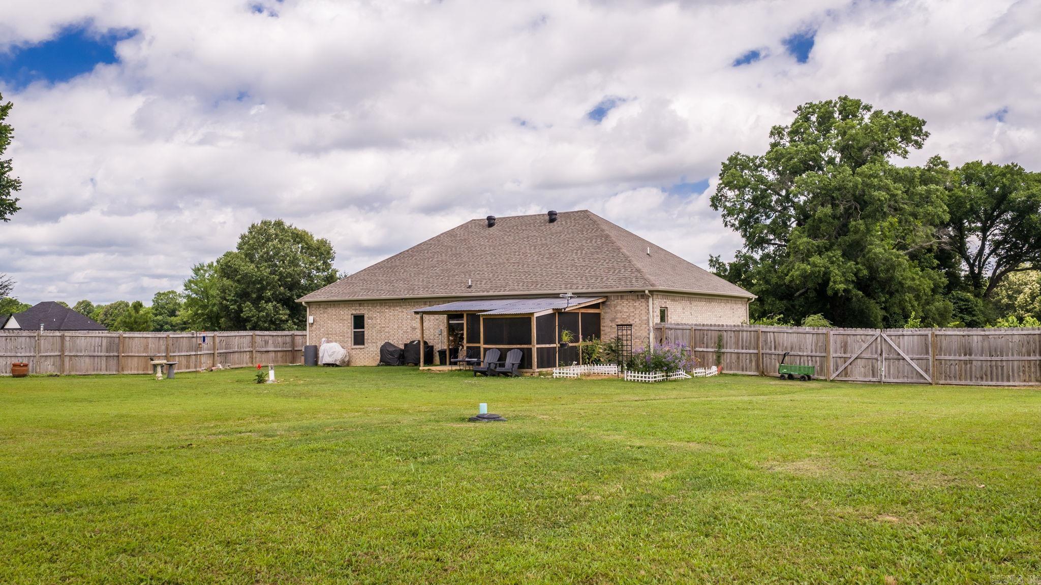 MARTHA'S FIELD - Residential