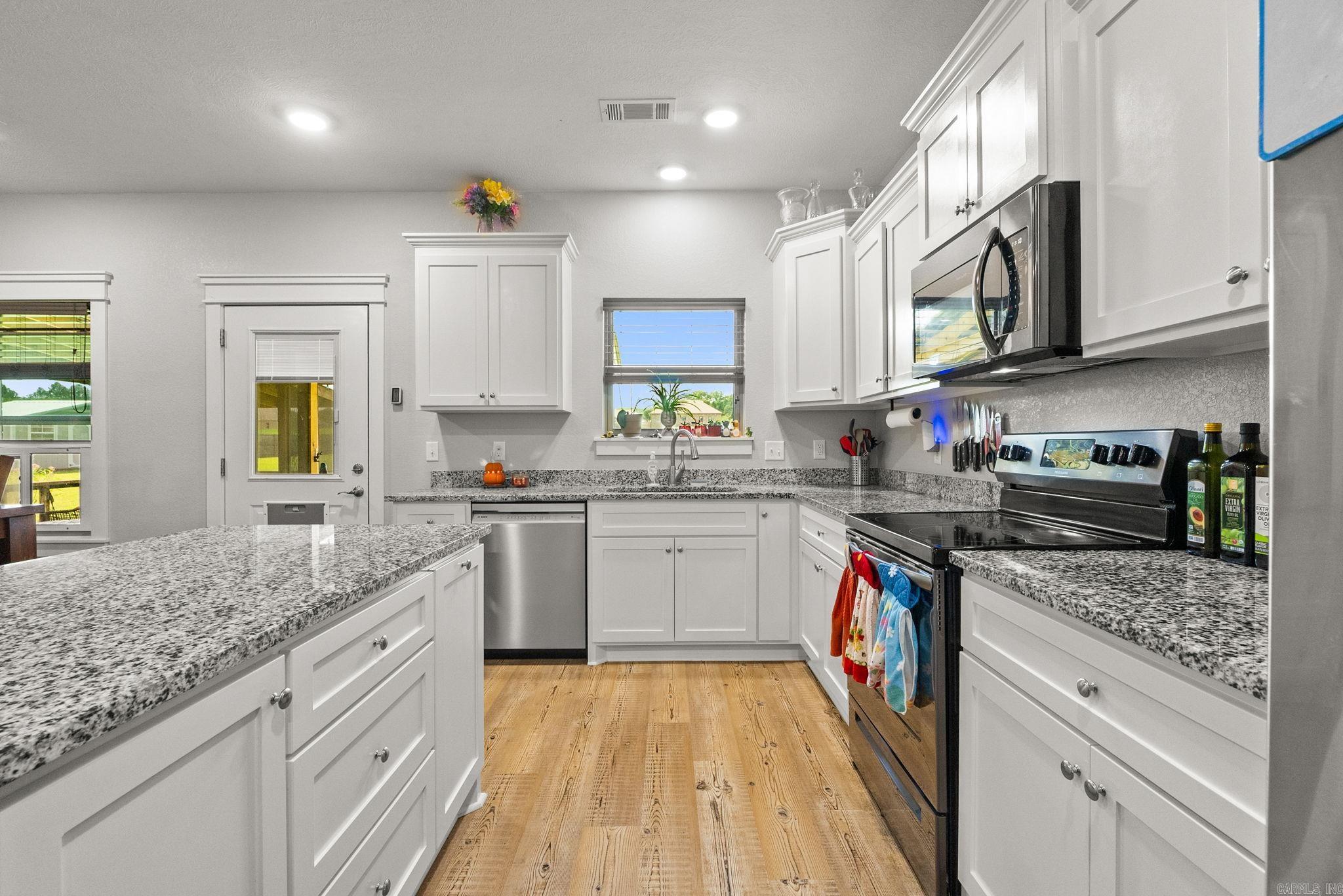 MARTHA'S FIELD - Residential