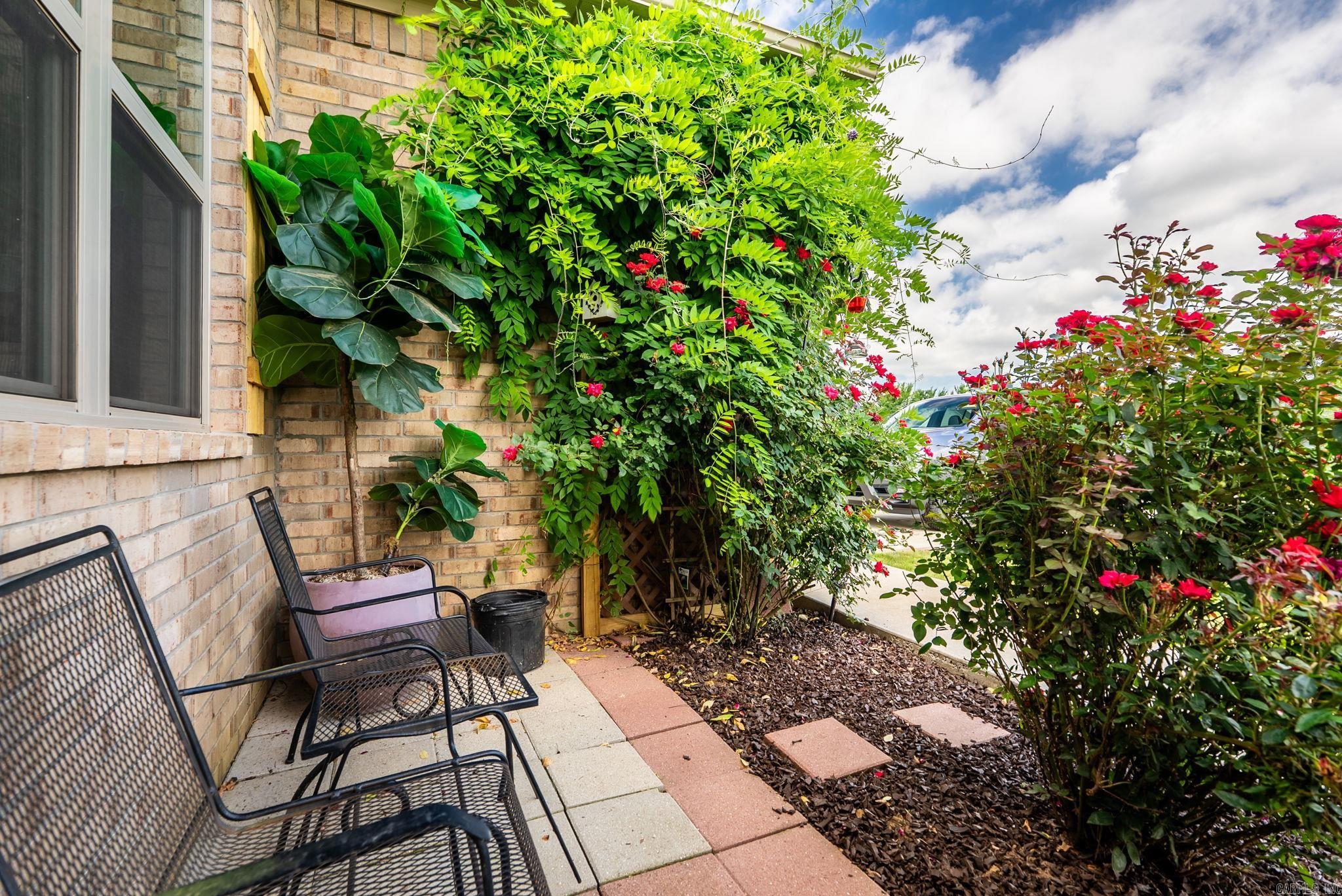 MARTHA'S FIELD - Residential
