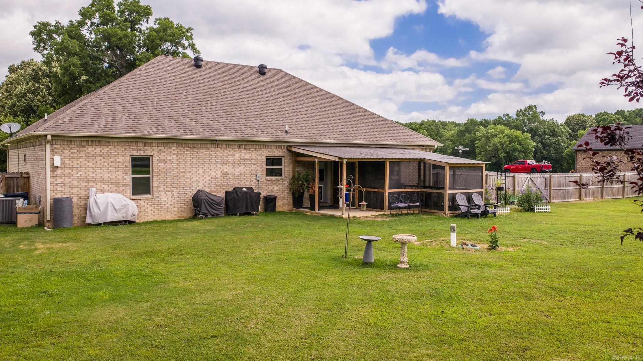 MARTHA'S FIELD - Residential