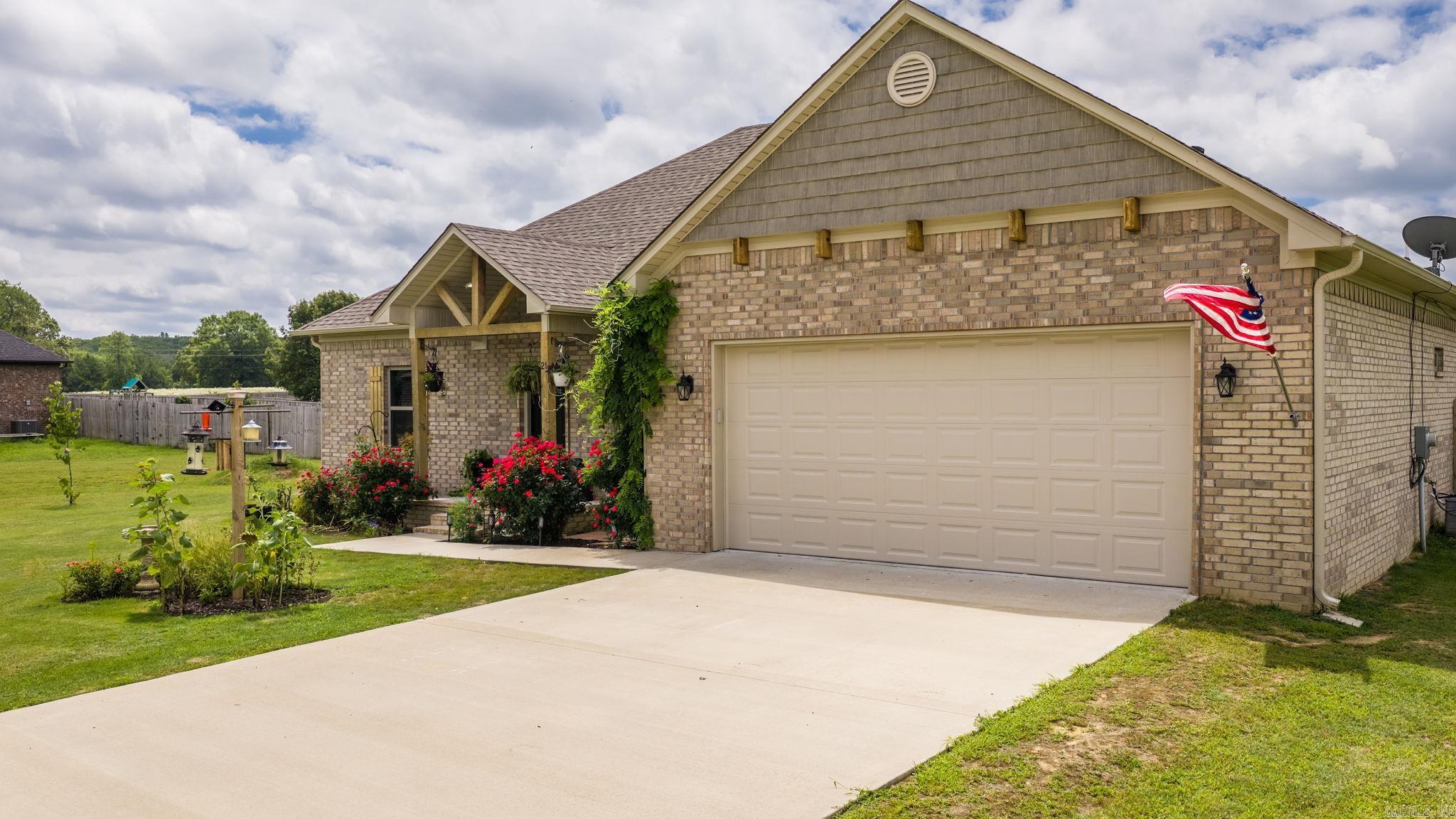 MARTHA'S FIELD - Residential
