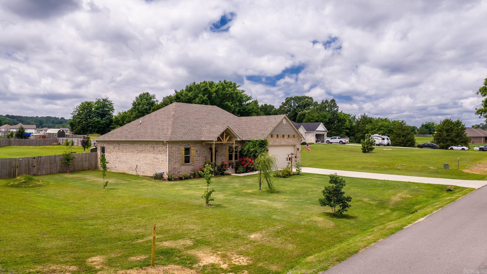 MARTHA'S FIELD - Residential