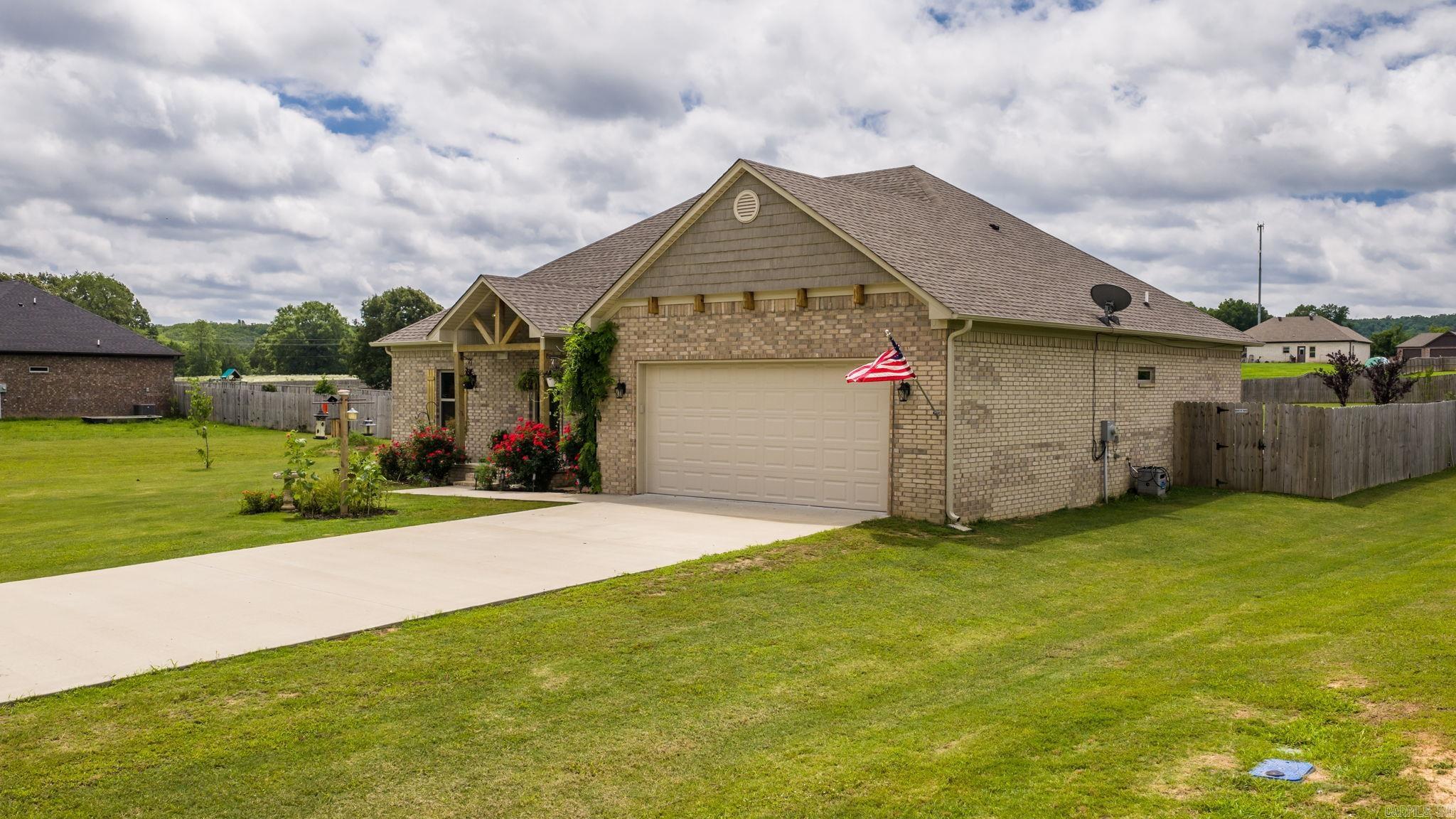 MARTHA'S FIELD - Residential