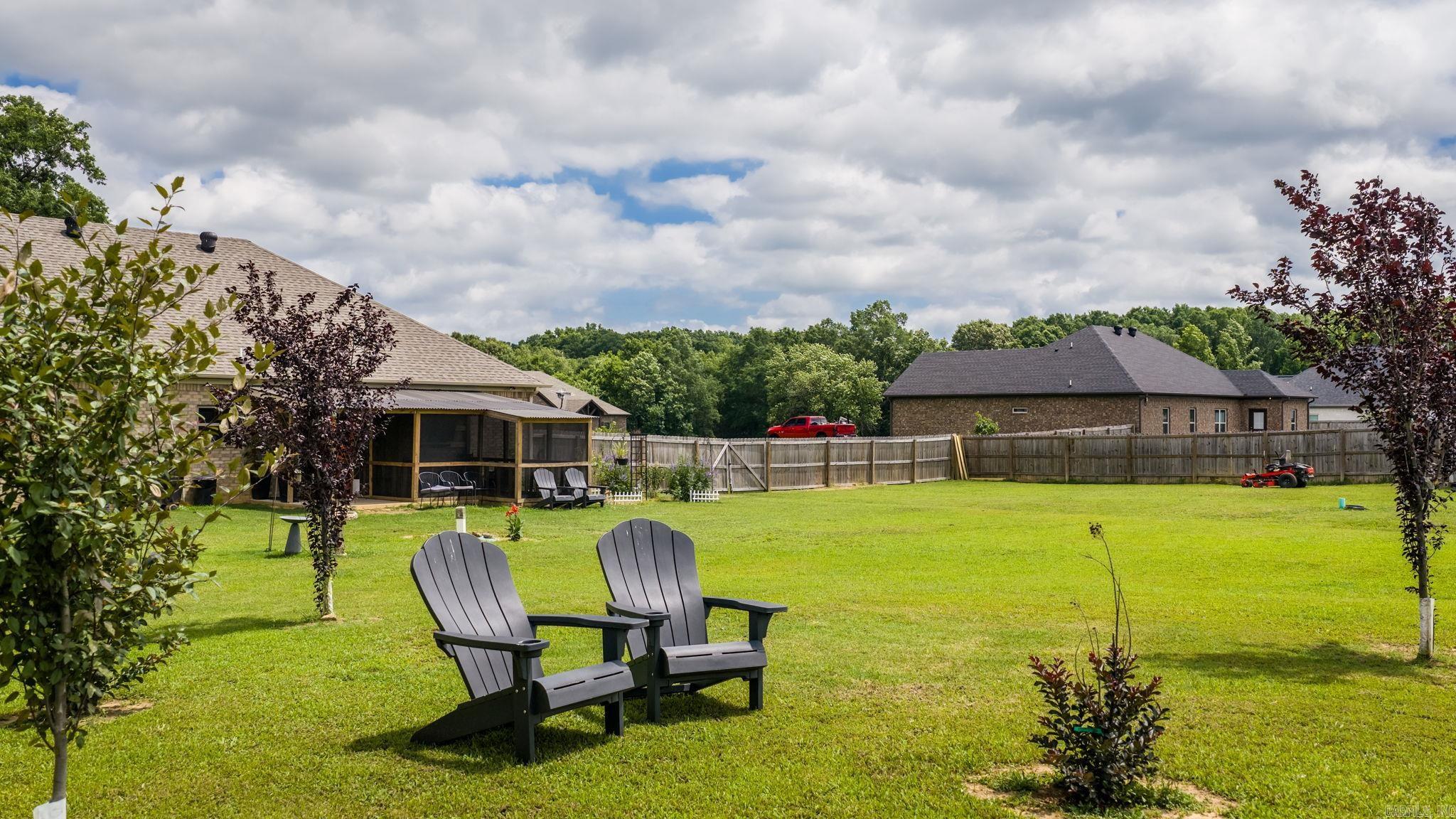 MARTHA'S FIELD - Residential