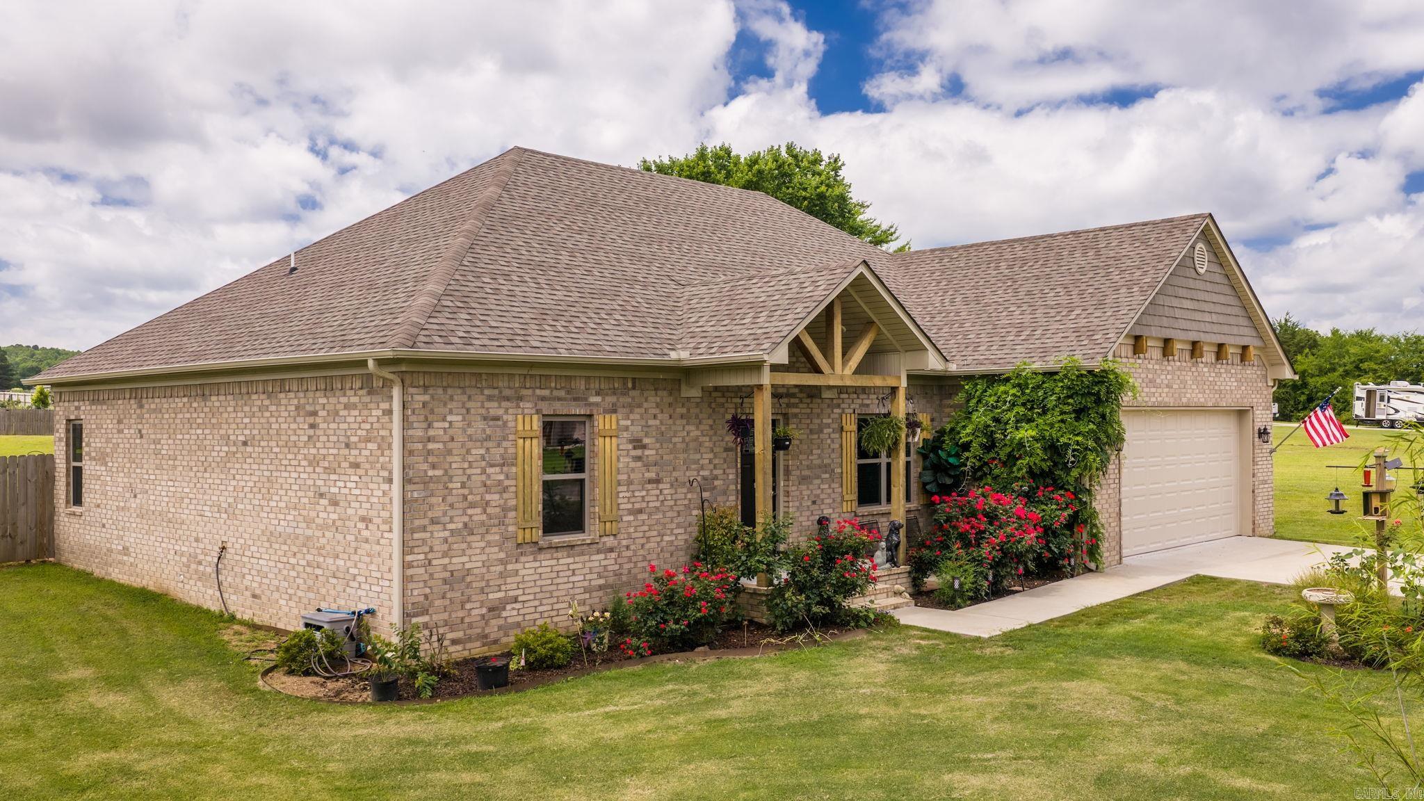 MARTHA'S FIELD - Residential