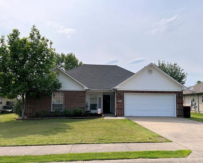 SOLD BEFORE LISTED .... See Agent Remarks for concessions -  slab quartz in updated kitchen and baths - Updated LVP throughout (no carpet) * Cathedral ceiling with Gas Log FP in spacious Greatroom * Split BR plan features a large Master BR and tremendous MBath with custom tiled shower, H&H walk-in closets, separate soaking tub * Nice entry area and large Laundry Room * Covered patio to enjoy grilling out with family and friends *