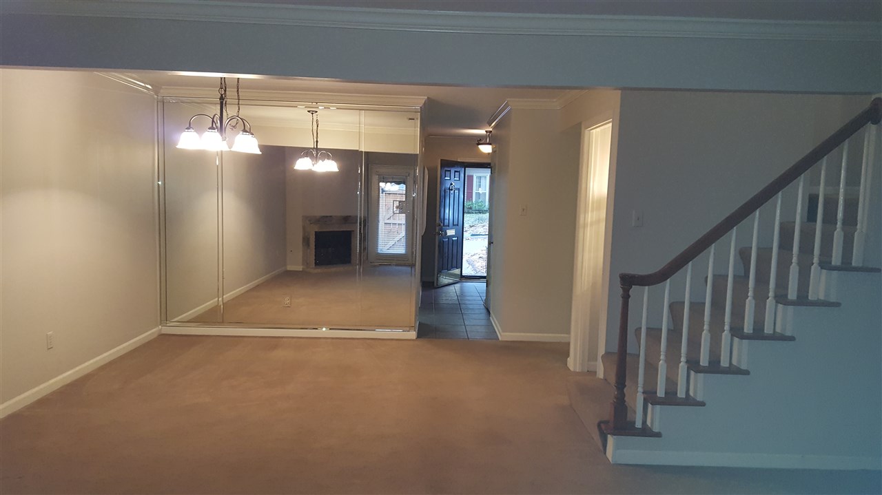 KINGSBRIDGE TWNHSE - Residential