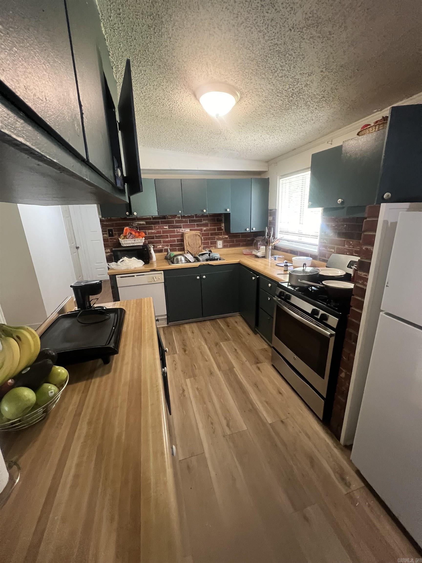 MEADOWCLIFF - Residential