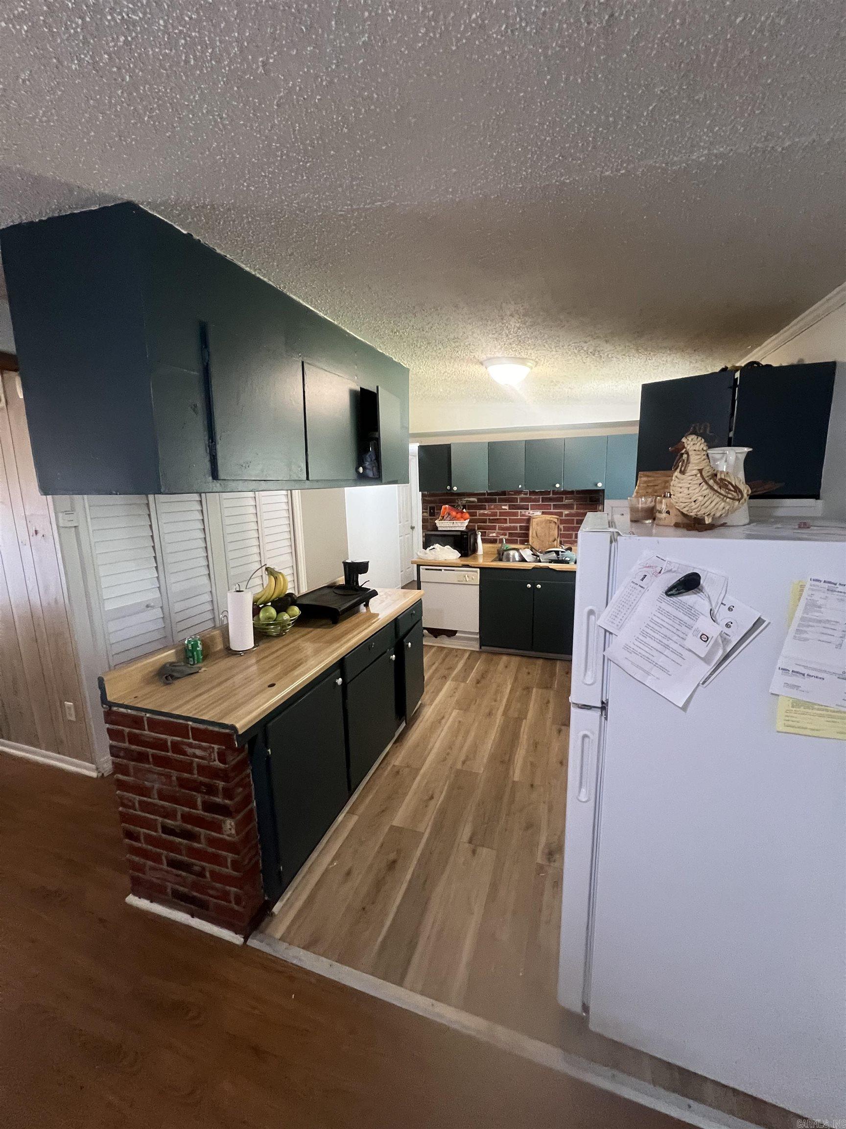 MEADOWCLIFF - Residential
