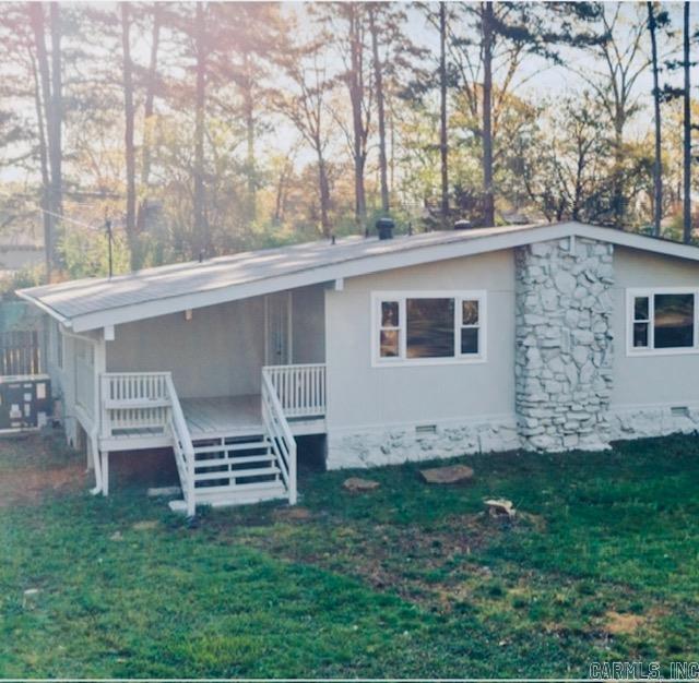 Completely renovated 3 Bedroom,2 bathroom 1512 sq ft.New HVAC, roof,electrical water heater,and ducts work.Gorgeous luxury vinyl plank flooring throughout the open inviting spaces.New kitchen cabinets,appliances,a custom Island,Quartz countertops.A big backyard for outside fun.Only 5 minutes to Damside Marina close to everything Heber Springs has to offer. Price dropped $45K