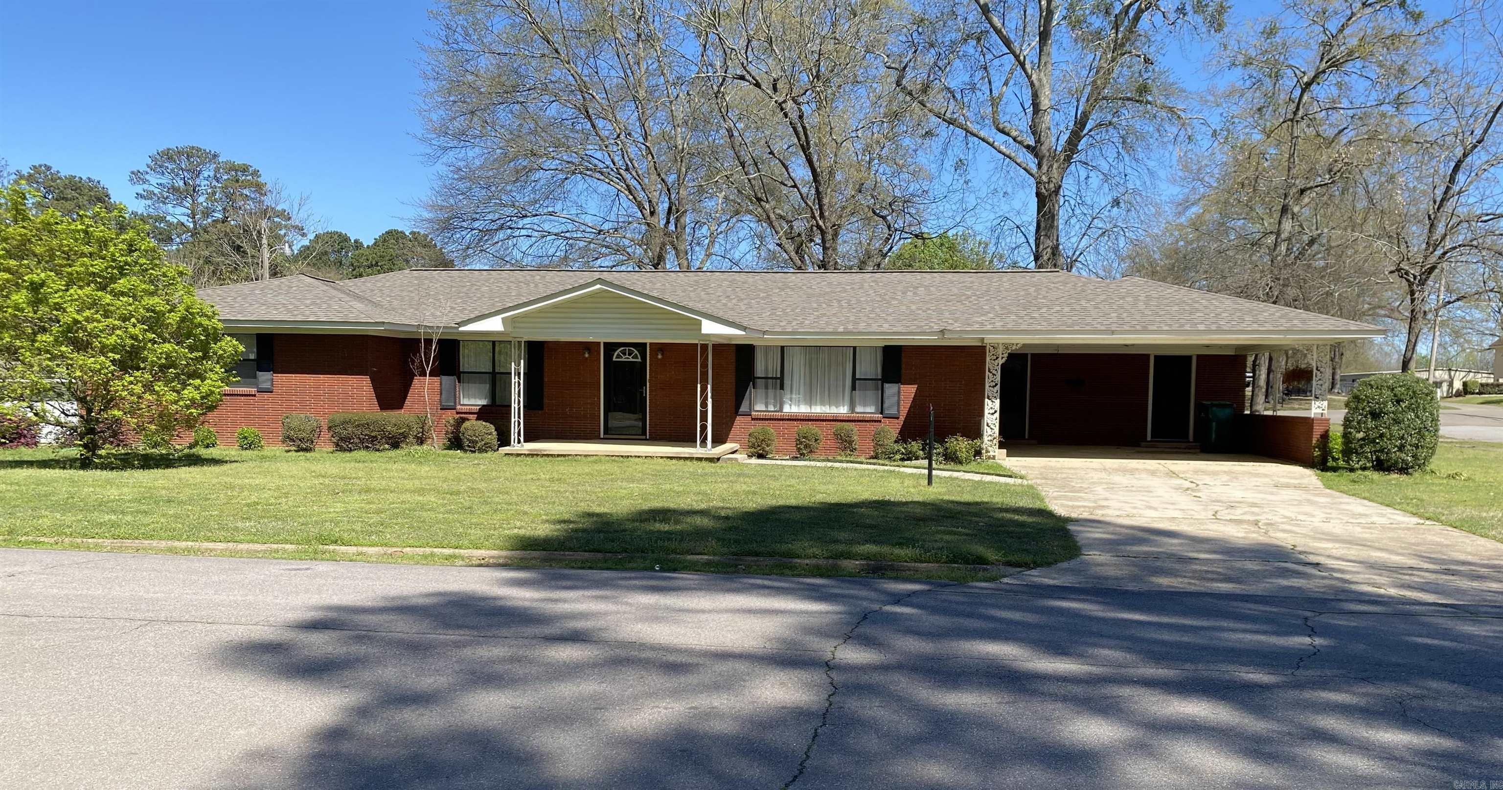 All Electric - 4 Brm 2.5 Bth brick home with 2 car carport situated on a large, landscaped, corner lot in the heart of Nashville. Kitchen has lots of cabinets and a bar that separates the dining area. Flooring-carpet, laminate and linoleum. Lots of storage space/closets inside home. Approximate 21ft X 15ft matching brick storage building with concrete flooring. Home has been well maintained and is move in ready.  Refrigerator, Stove, Washer/Dryer and 4 Bar Stools will convey with the home.   New Roof in 2020 - HVAC/All Electric -2006   2-Water Heaters - 2006