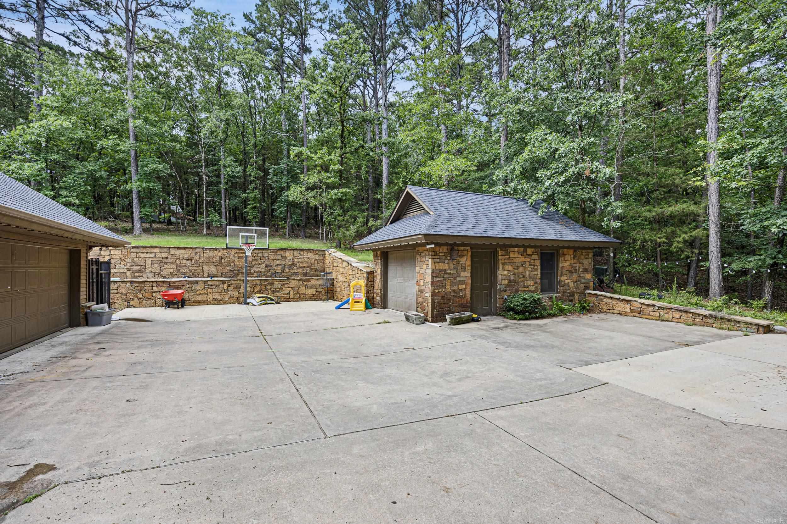 RIVER OAKS - Residential