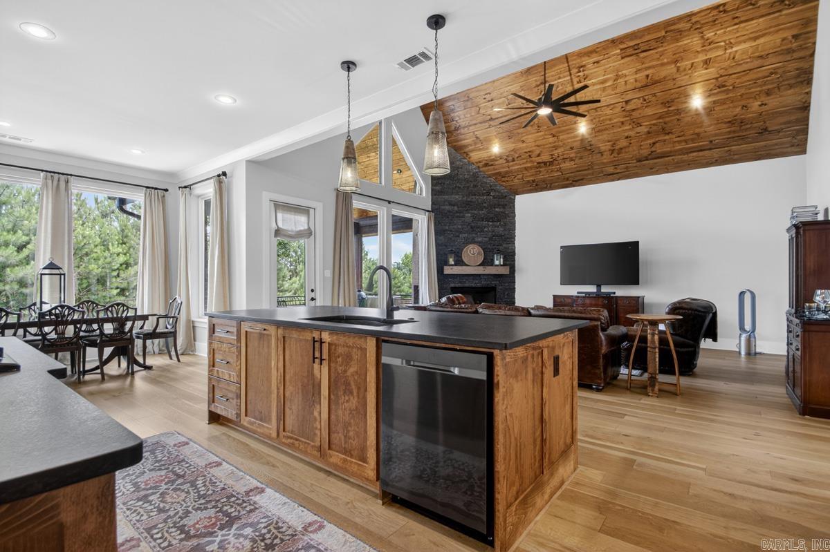 THE WOODS OF HURRICANE LAKE ESTA - Residential