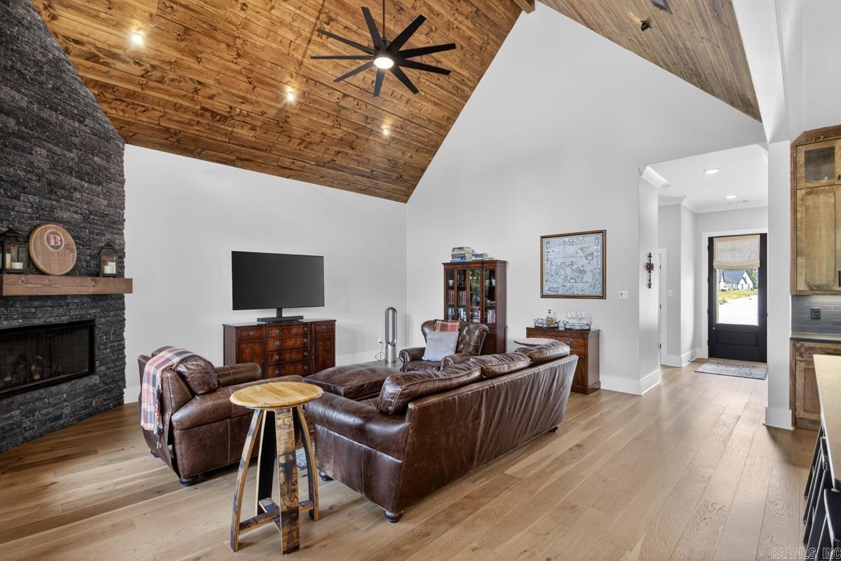 THE WOODS OF HURRICANE LAKE ESTA - Residential