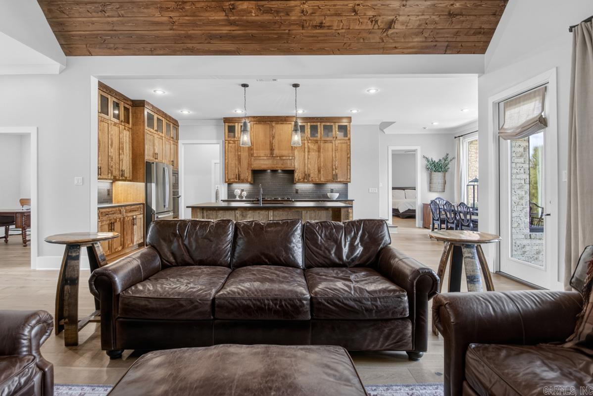 THE WOODS OF HURRICANE LAKE ESTA - Residential