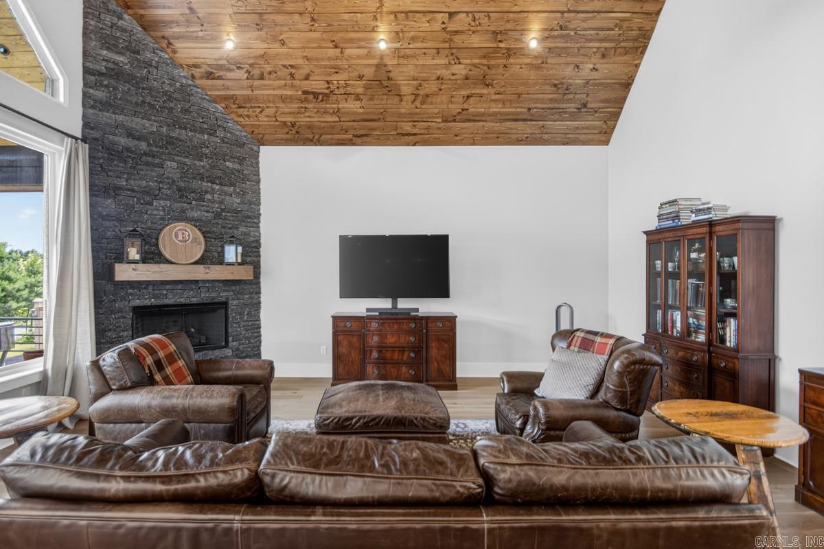 THE WOODS OF HURRICANE LAKE ESTA - Residential
