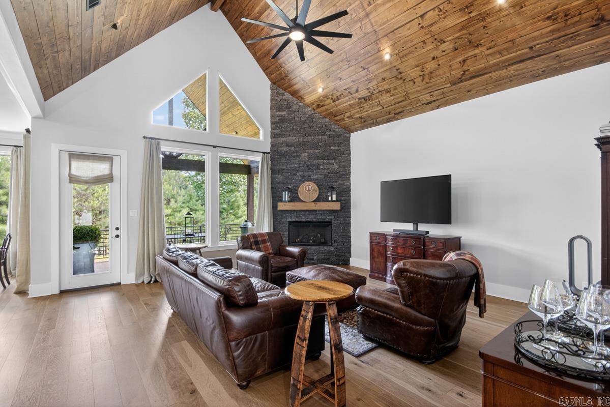 THE WOODS OF HURRICANE LAKE ESTA - Residential