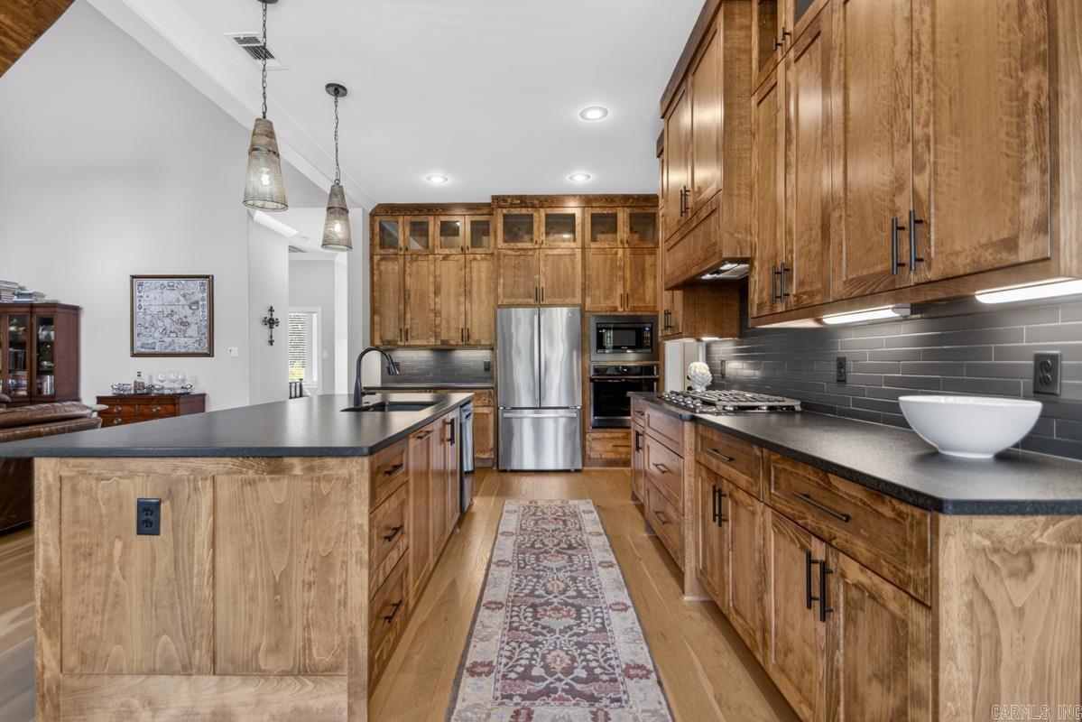 THE WOODS OF HURRICANE LAKE ESTA - Residential