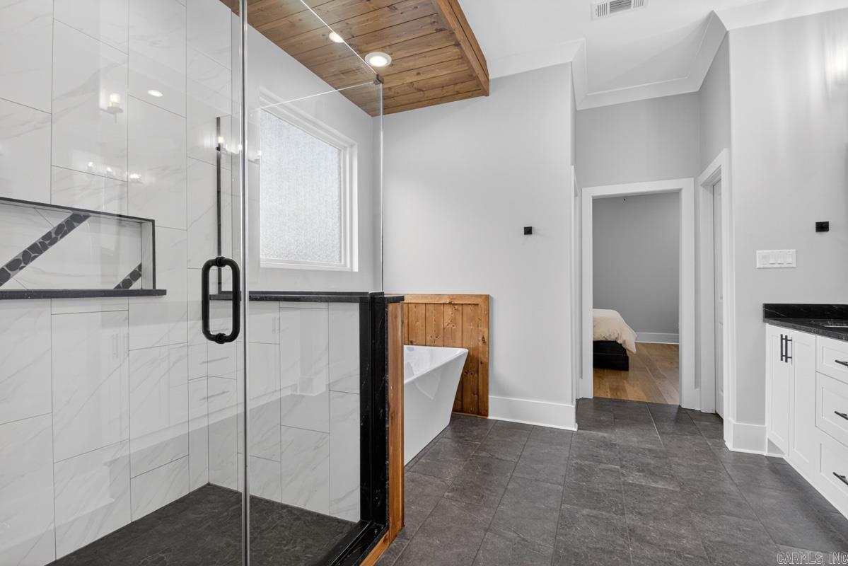 THE WOODS OF HURRICANE LAKE ESTA - Residential