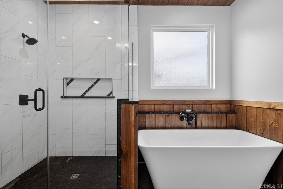 THE WOODS OF HURRICANE LAKE ESTA - Residential
