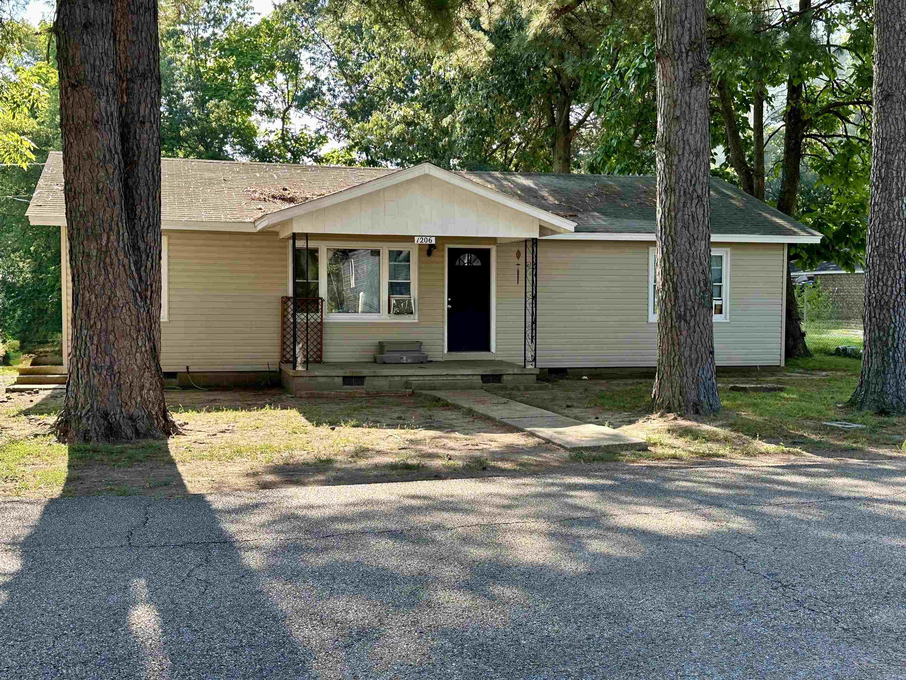 Investment opportunity! All properties located in Jonesboro, AR: 1110 Warren St, 1206 Warren St, 207 Miller St, 214 Miller St and 220 E Center. Total Package Price is to be $350,500.00.