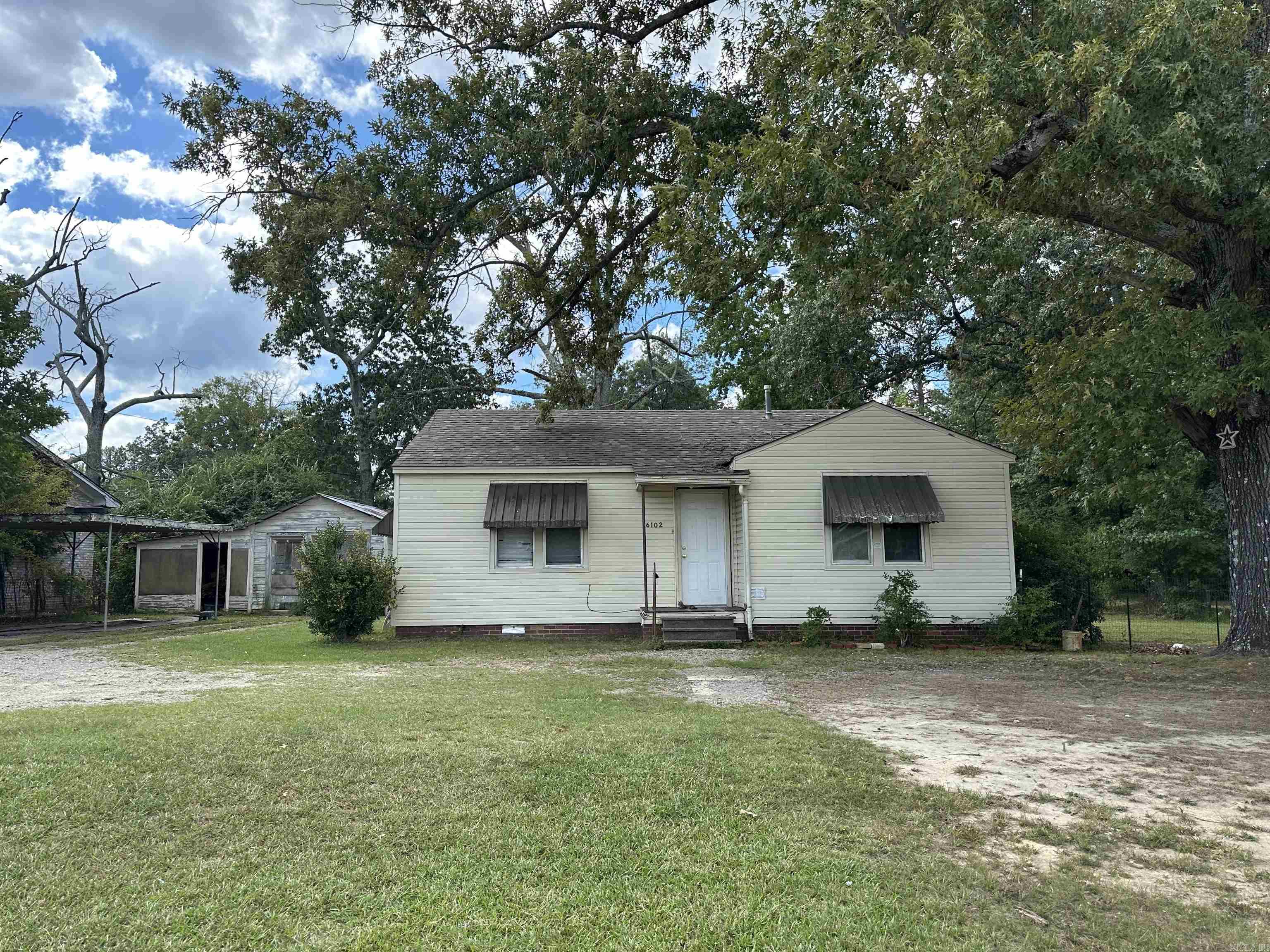 Don't miss out the opportunity to make this cute house a good investment property. It has a stable rental history and is in White Hall School district. Sitting on a high traffic Rd, it could be converted to a valuable commercial property (insurance office , barber shop and so on...). Sell As Is !