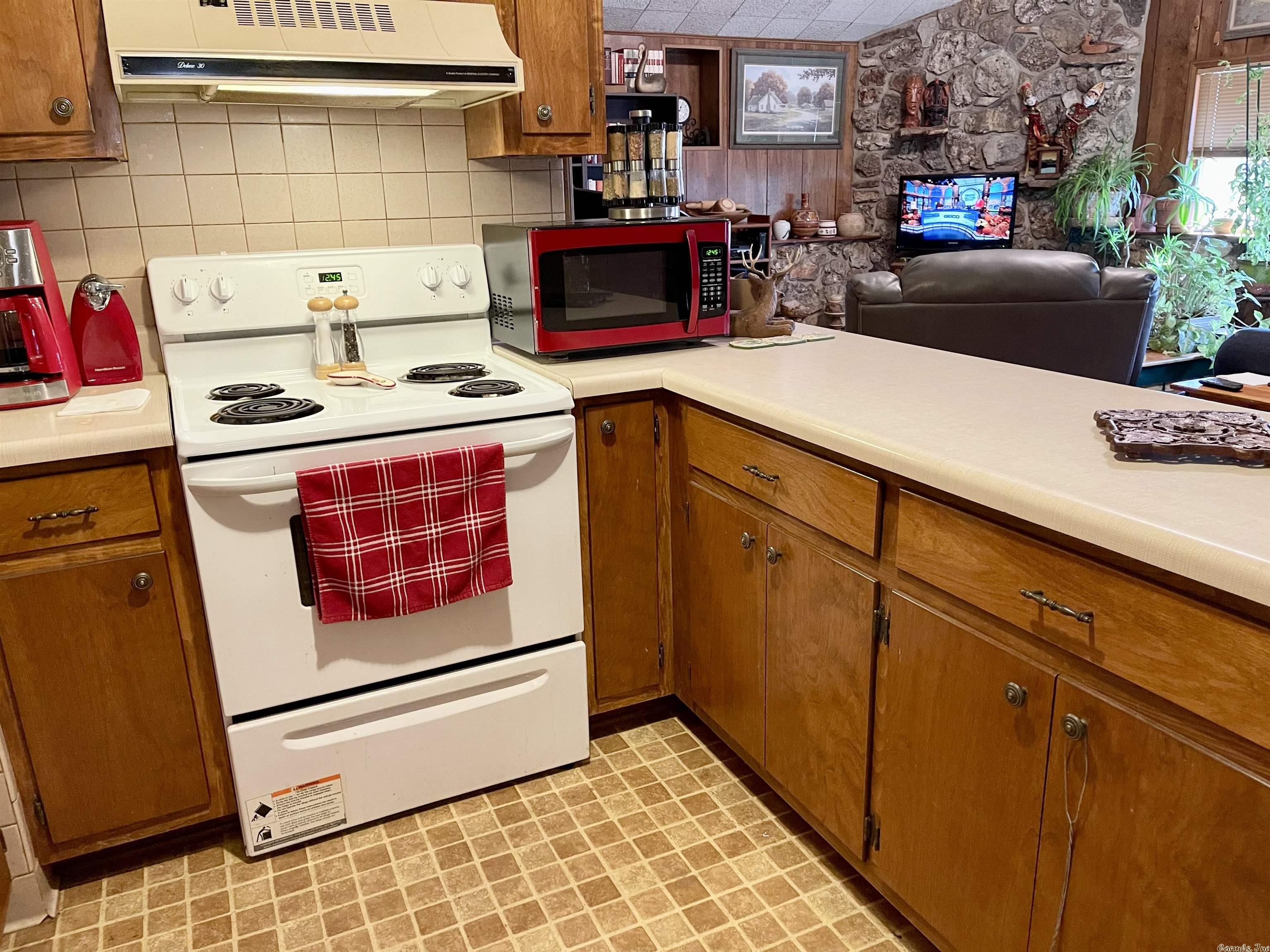 MOTIVATED SELLER!  7 Cisco Circle in Cherokee Village is ready for a new owner!  2 Bed 1 full bath all electric home with a bonus room which could be used as the 3rd bedroom. Open concept kitchen (all appliances convey) living and dining area, so you can watch that game while cooking dinner, is a nice feature.  Multiple windows for lots of light for plants if you have a green thumb.  Large laundry room and did I mention storage? Tons of storage all throughout the home. The 1 car garage/workshop with automatic opener has a workbench and lots of room and even a kitchen for entertaining your friends at the next holiday. The screened-in porch is the perfect spot to sit and watch the deer and wildlife come alive early in the morning. Out back is a firepit to relax and watch the sunsets in the evenings. This home sits at the end of a cul-de-sac for peace and quiet and low traffic. Make this your full-time or vacation destination with Cherokee Village, 7 lakes, 2 Golf courses and the South Fork RIver. The famous Spring River, and Hardy within a short distance from the home.