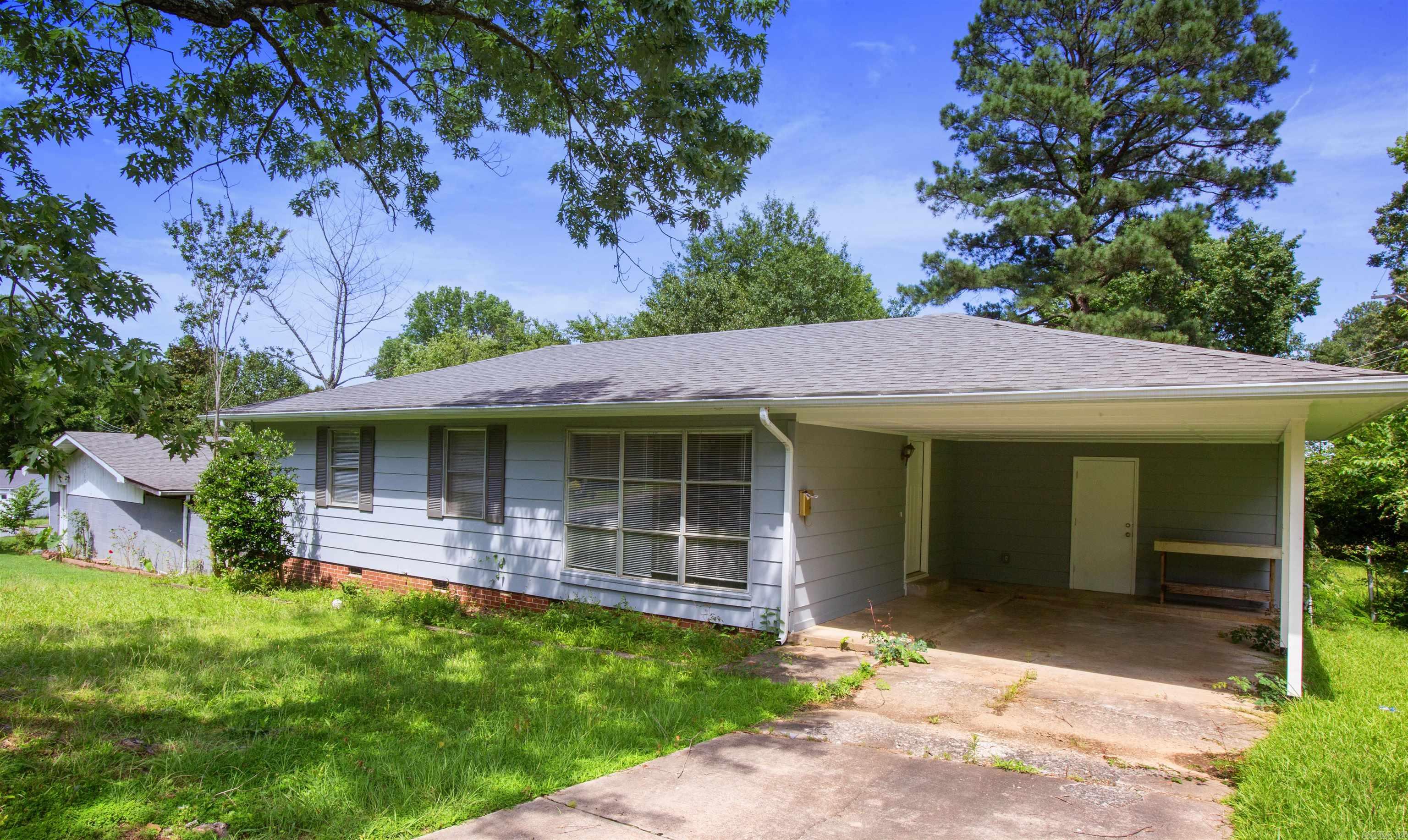Cute and cozy 3BD/1.5BA in WLR that is close to shopping, dining, and so much more! Living room has plenty of natural light that opens up to the kitchen. Brand new countertops and breakfast bar. All appliances included. Covered back patio that is perfect for enjoying those sunny days in the shade. Large yard perfect for anyone with kids or pets. This property is managed by Hoffman Team so beware of scammers - we will never ask you to Cashapp us money. The lease for this property is for 2 years with a 3% increase after the first year. Income must be 3x the amount of rent. This property does not accept section 8.
