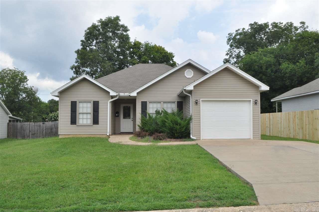 This won't last long on the market!  Great home with split bedroom floor plan.  Tile flooring in Greatroom, kitchen and baths.  Carpet in Bedrooms.  Spacious master bedroom.  Huge backyard for kids to play.  Open floor plan brings everyone together.  Large breakfast bar.  Open living/dining/kitchen.  Easy location for commuters.  Close to elementary school.