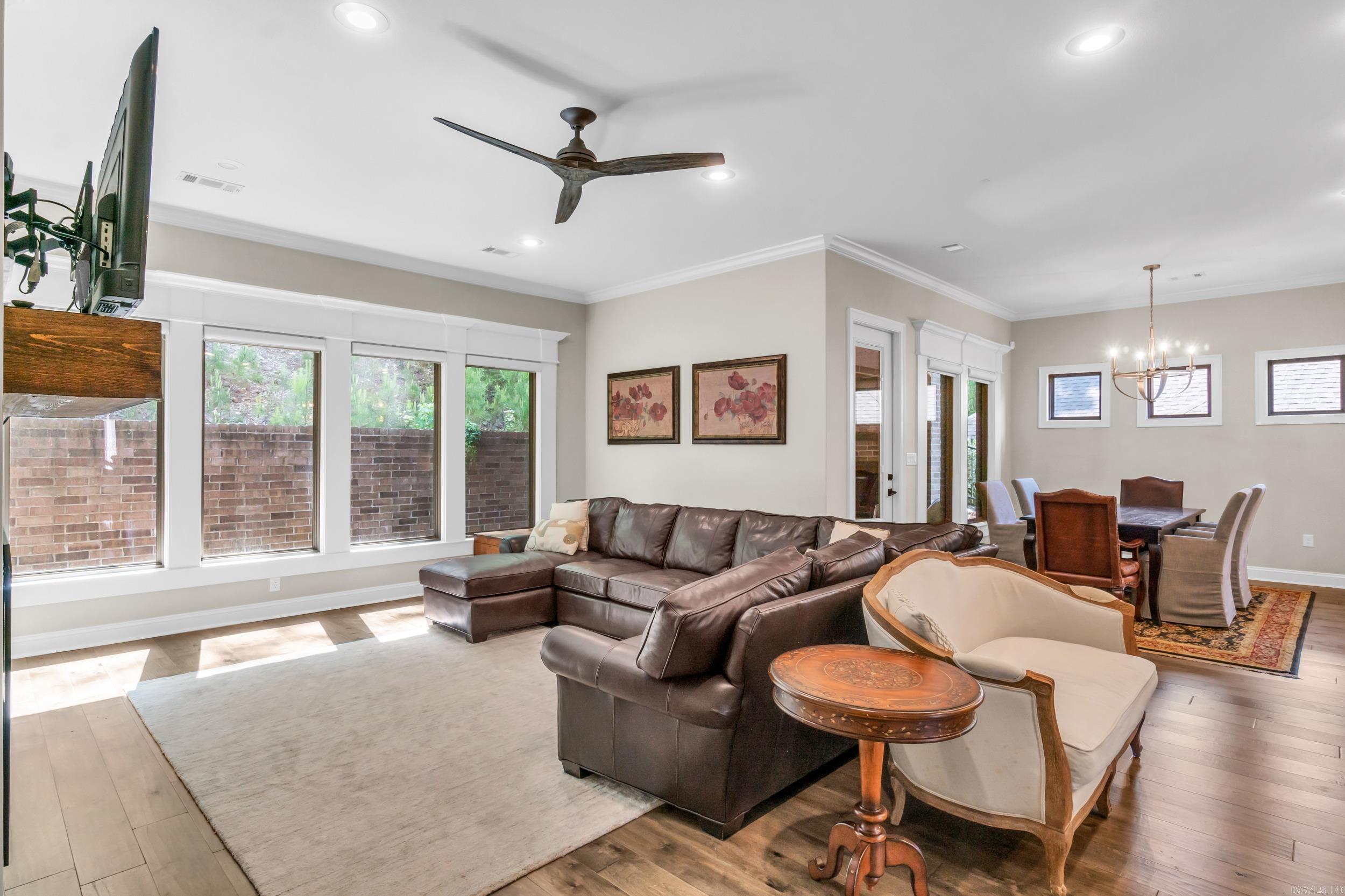WOODLANDS EDGE - Residential
