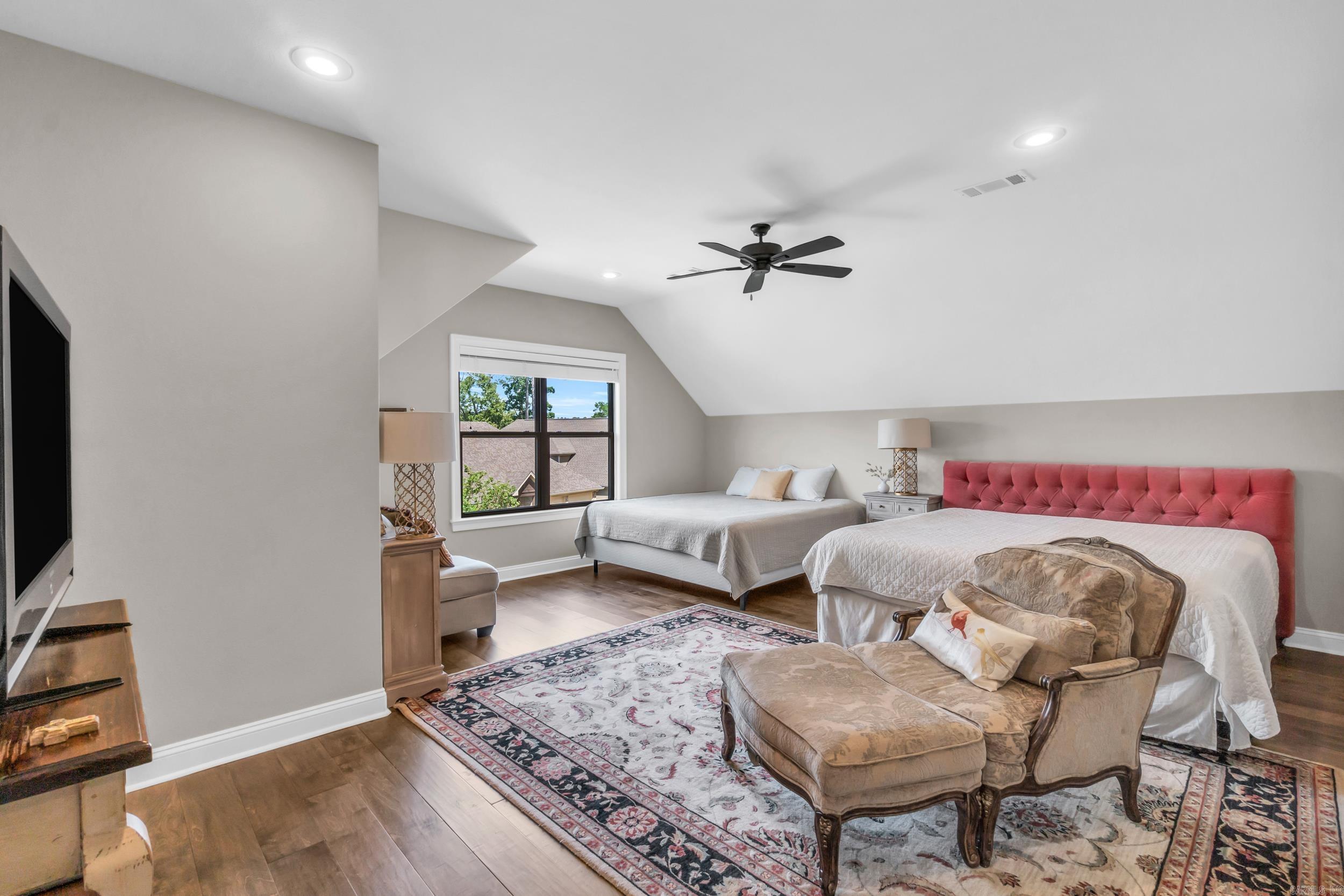 WOODLANDS EDGE - Residential