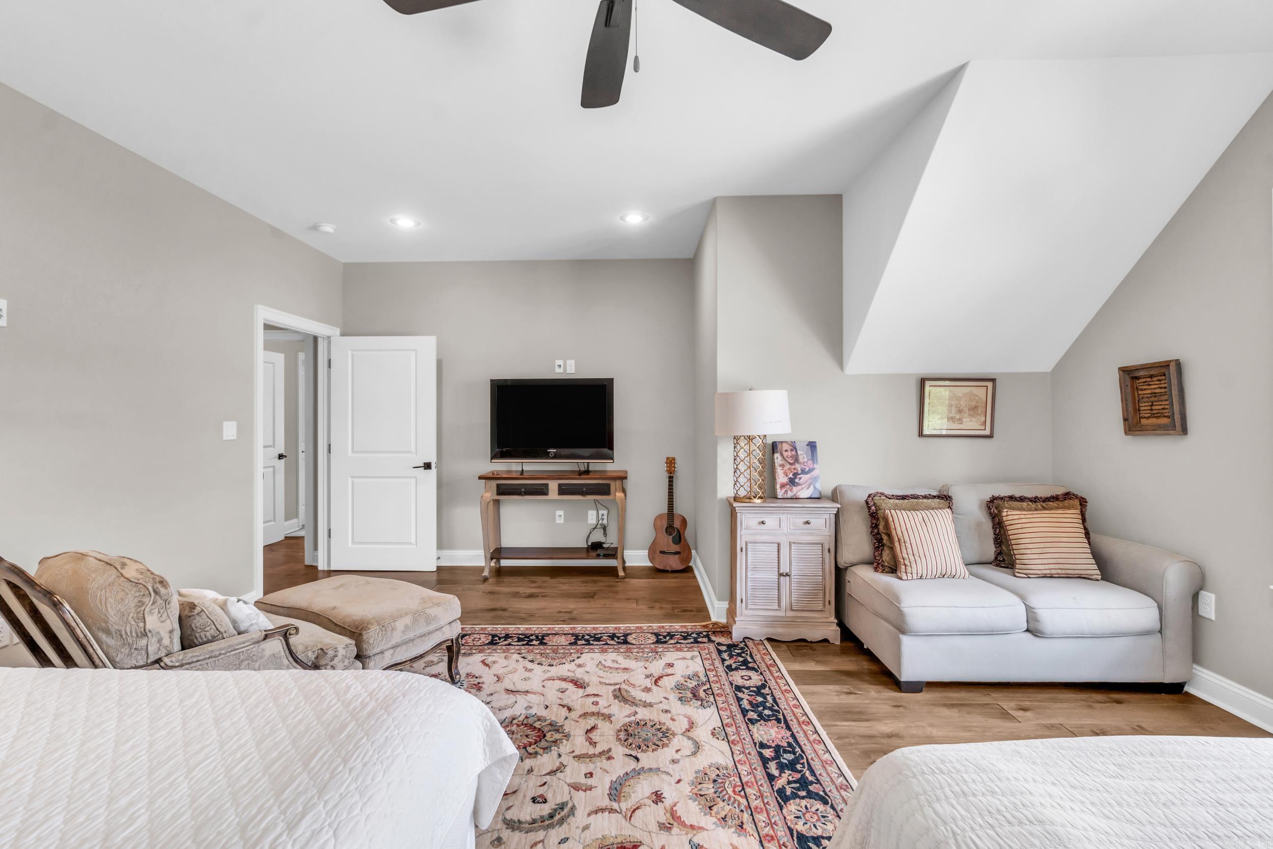 WOODLANDS EDGE - Residential