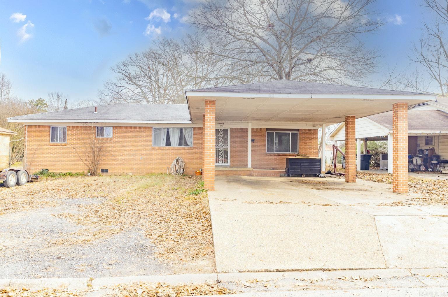 Welcome to your new home sweet home! This charming 4-bedroom, 1.5-bath brick home is conventialy located to I30 and just minutes from Downtown Benton. Imagine relaxing in the sizable backyard, perfect for unwinding or hosting memorable get-togethers. HVAC replaced in 2020!