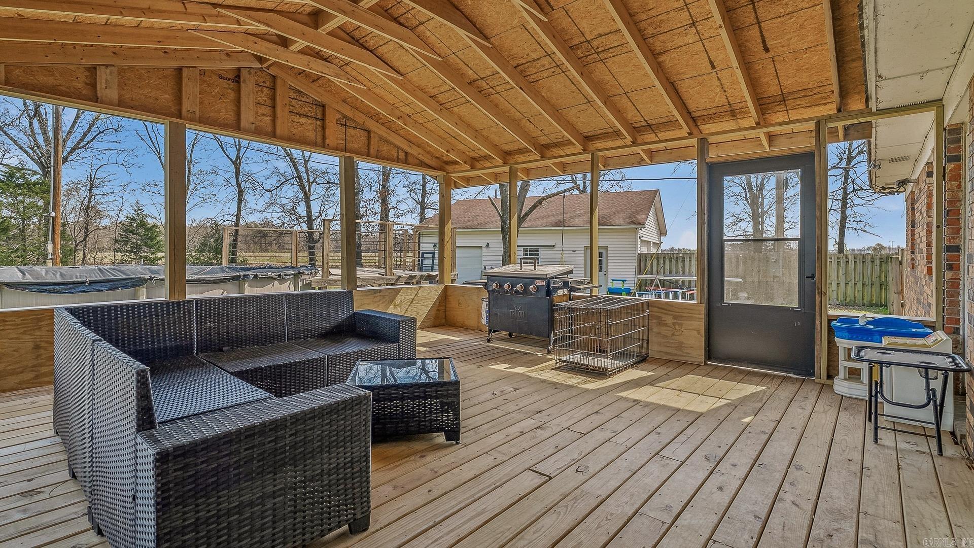 LYNNDALE - Residential