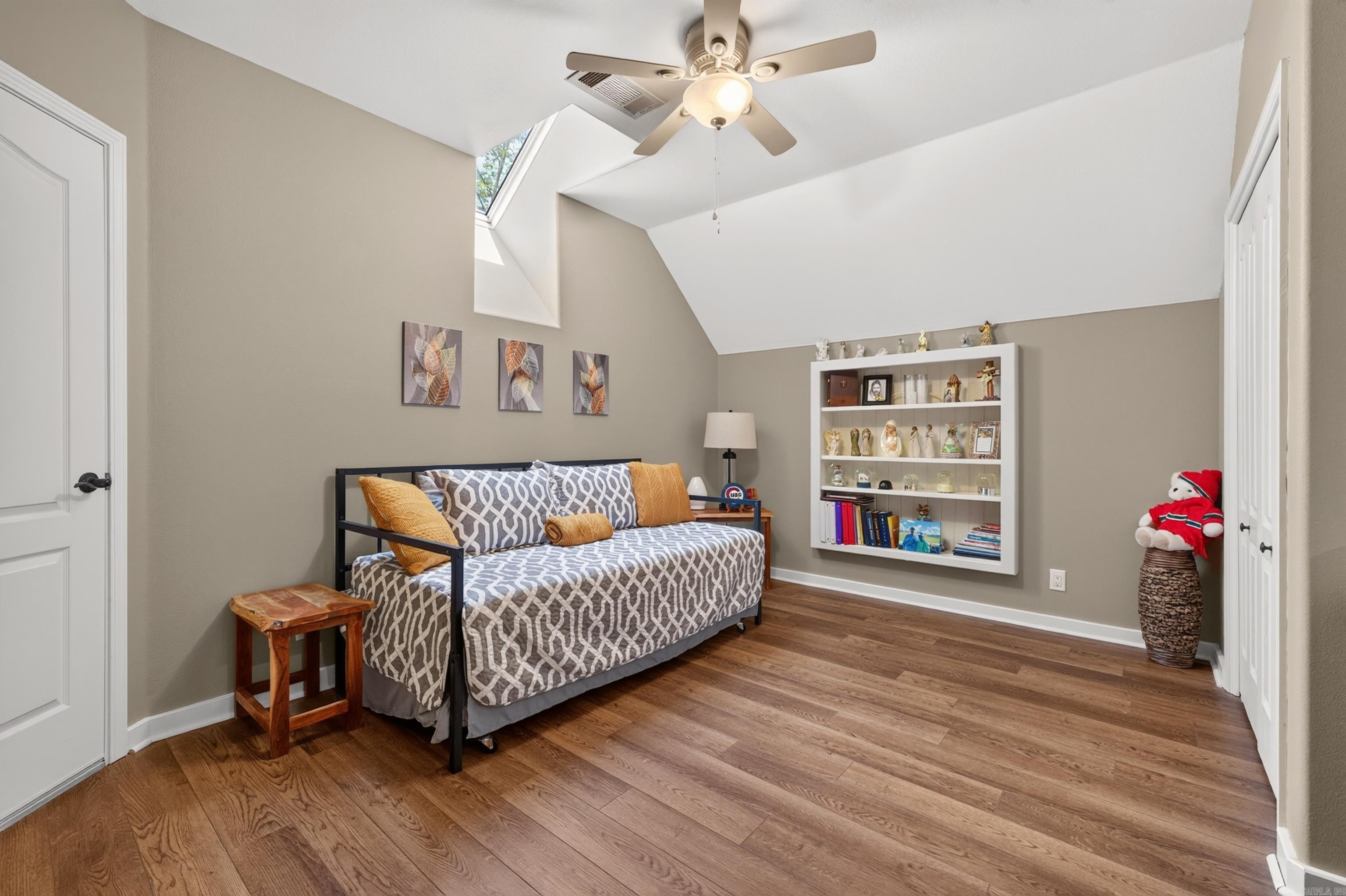 ADORACION - Residential