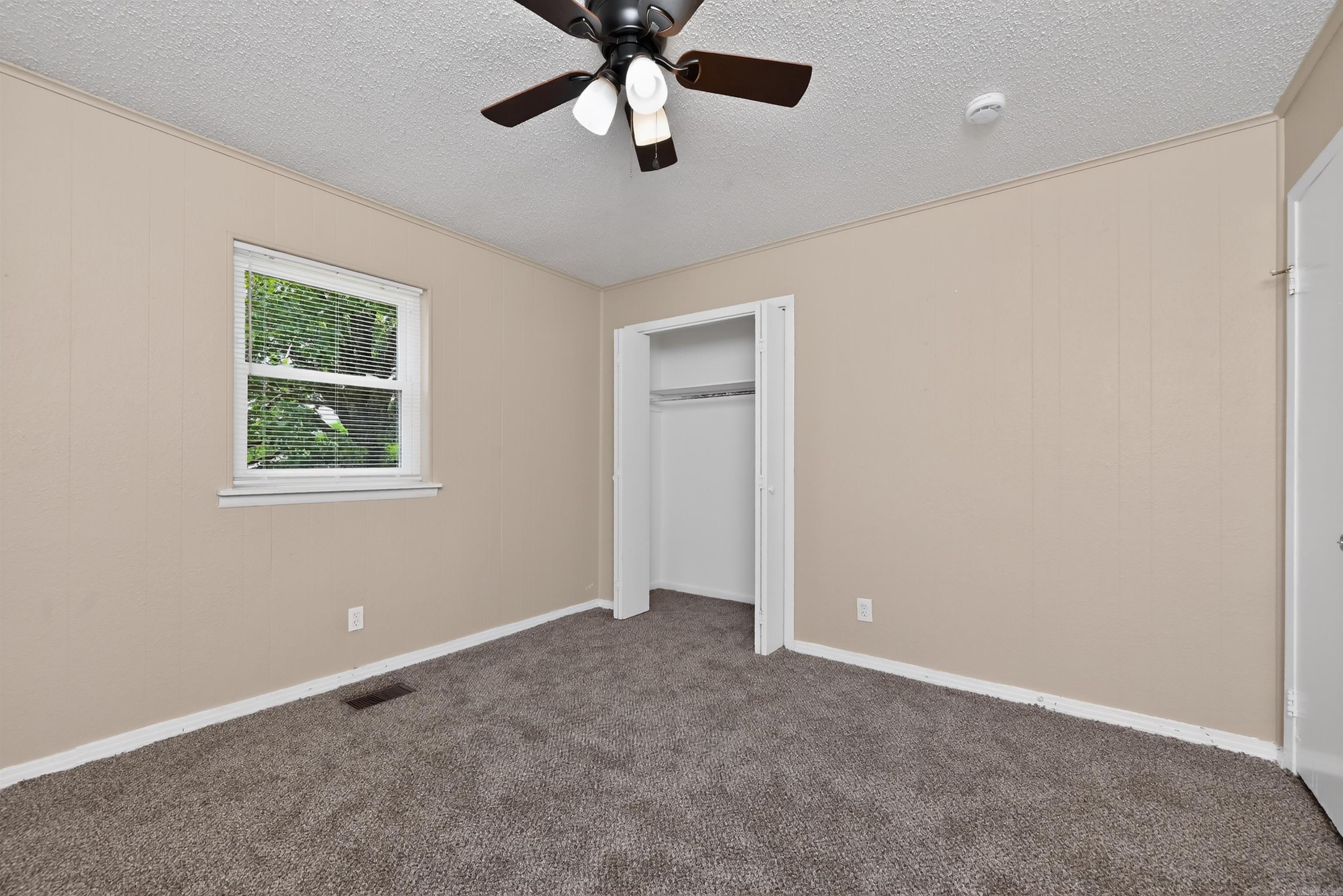 GLENOAKS - Residential
