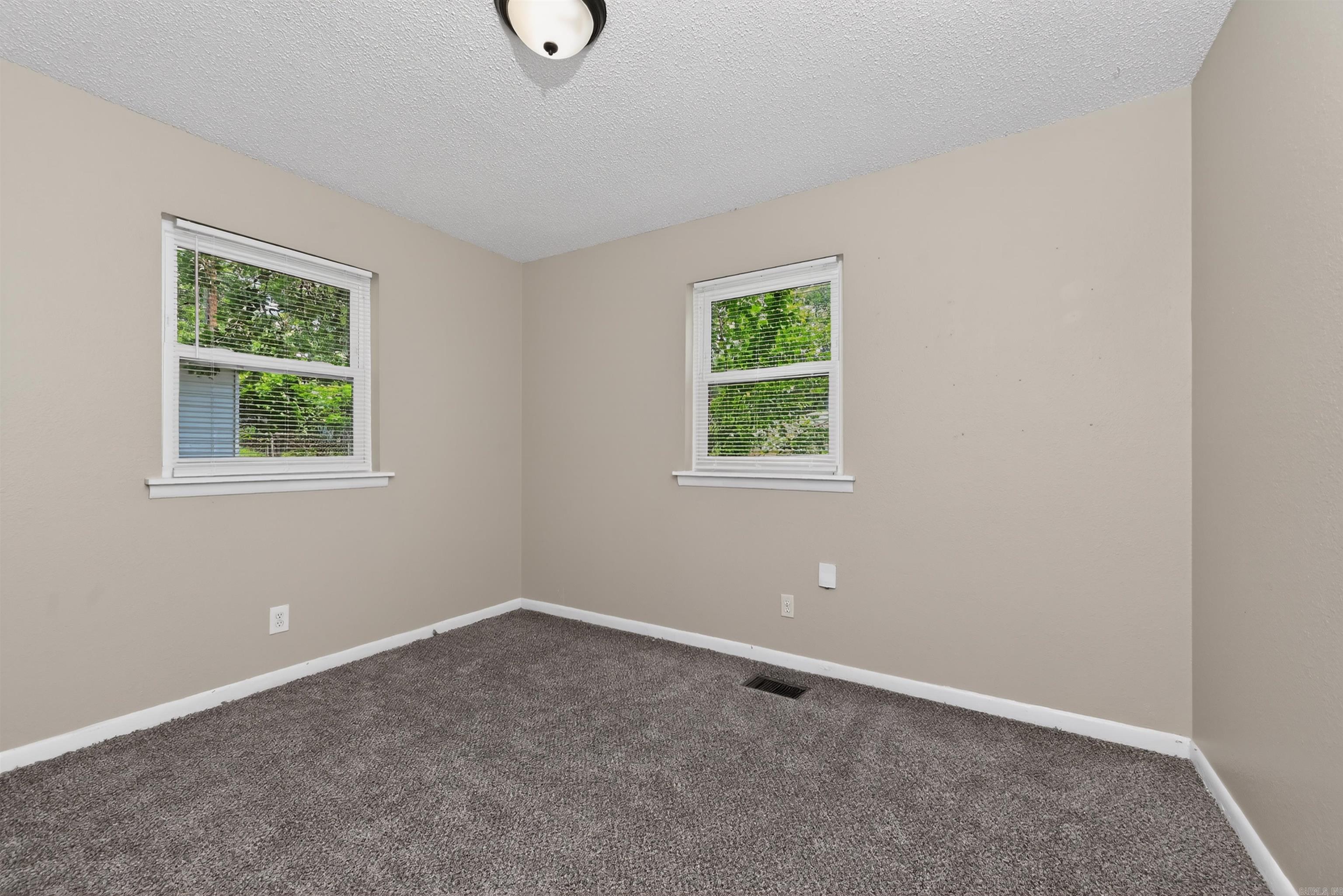 GLENOAKS - Residential