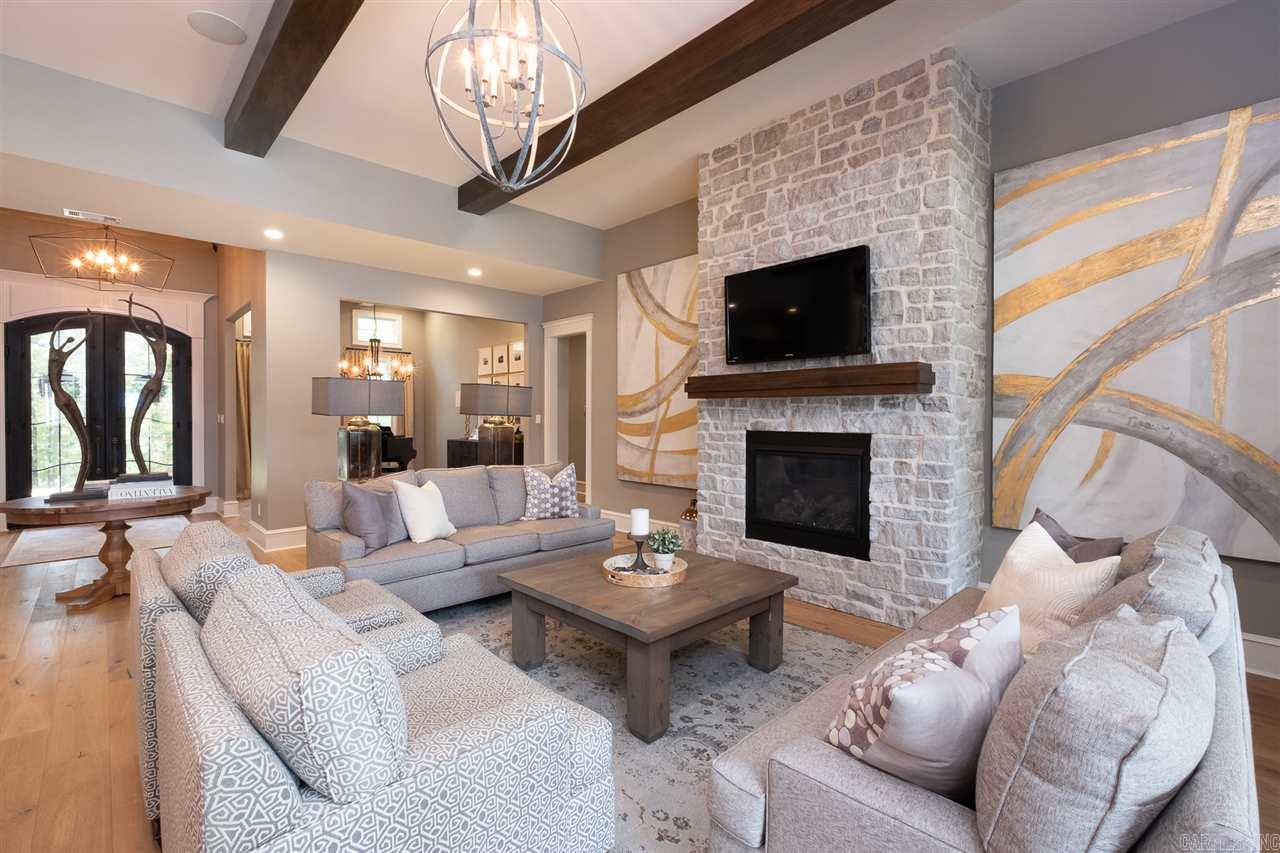 CHENAL DOWNS - Residential