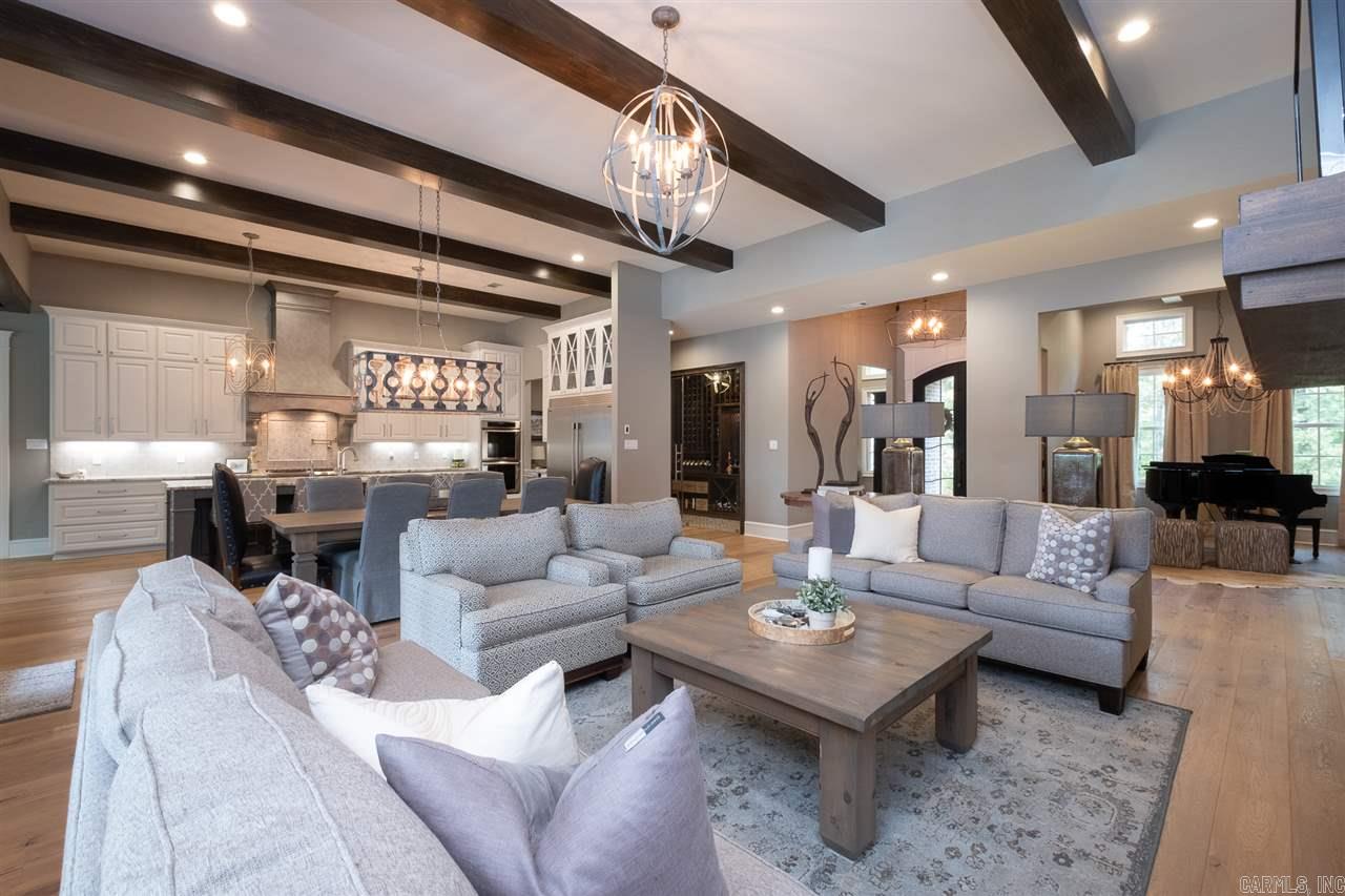 CHENAL DOWNS - Residential