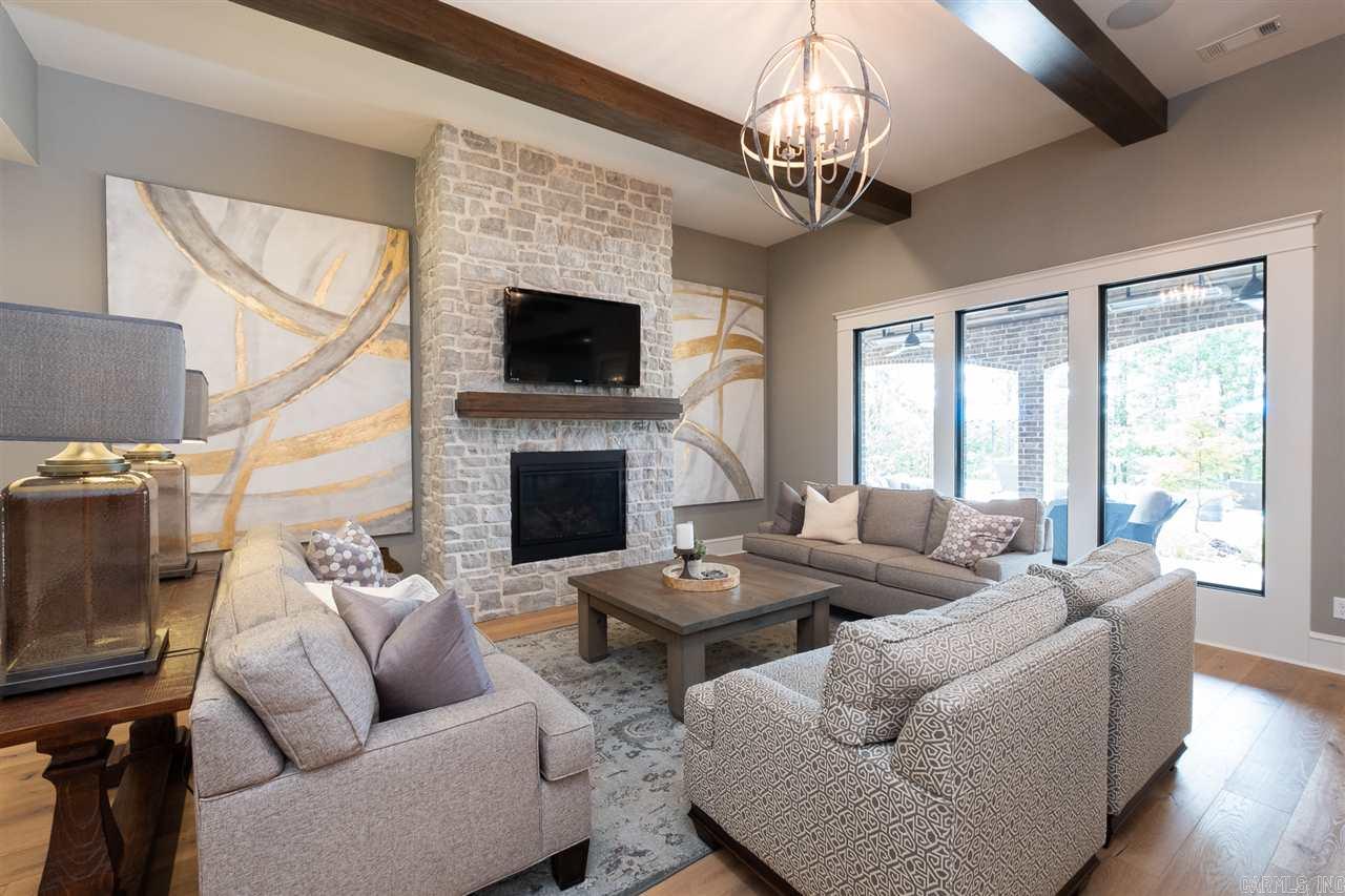 CHENAL DOWNS - Residential