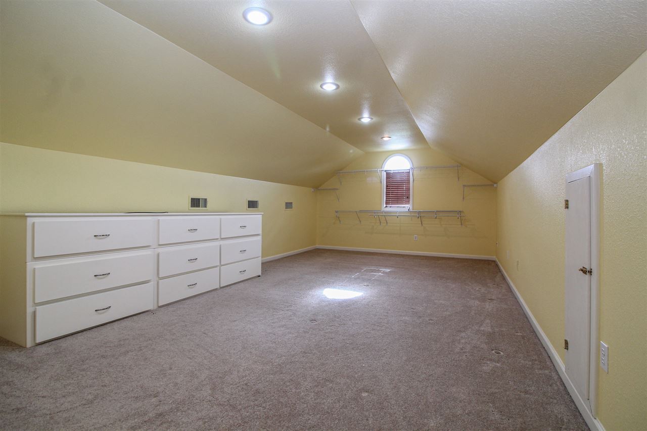 ENCLAVE - Residential