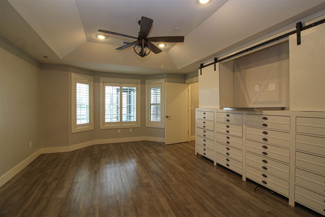 ENCLAVE - Residential