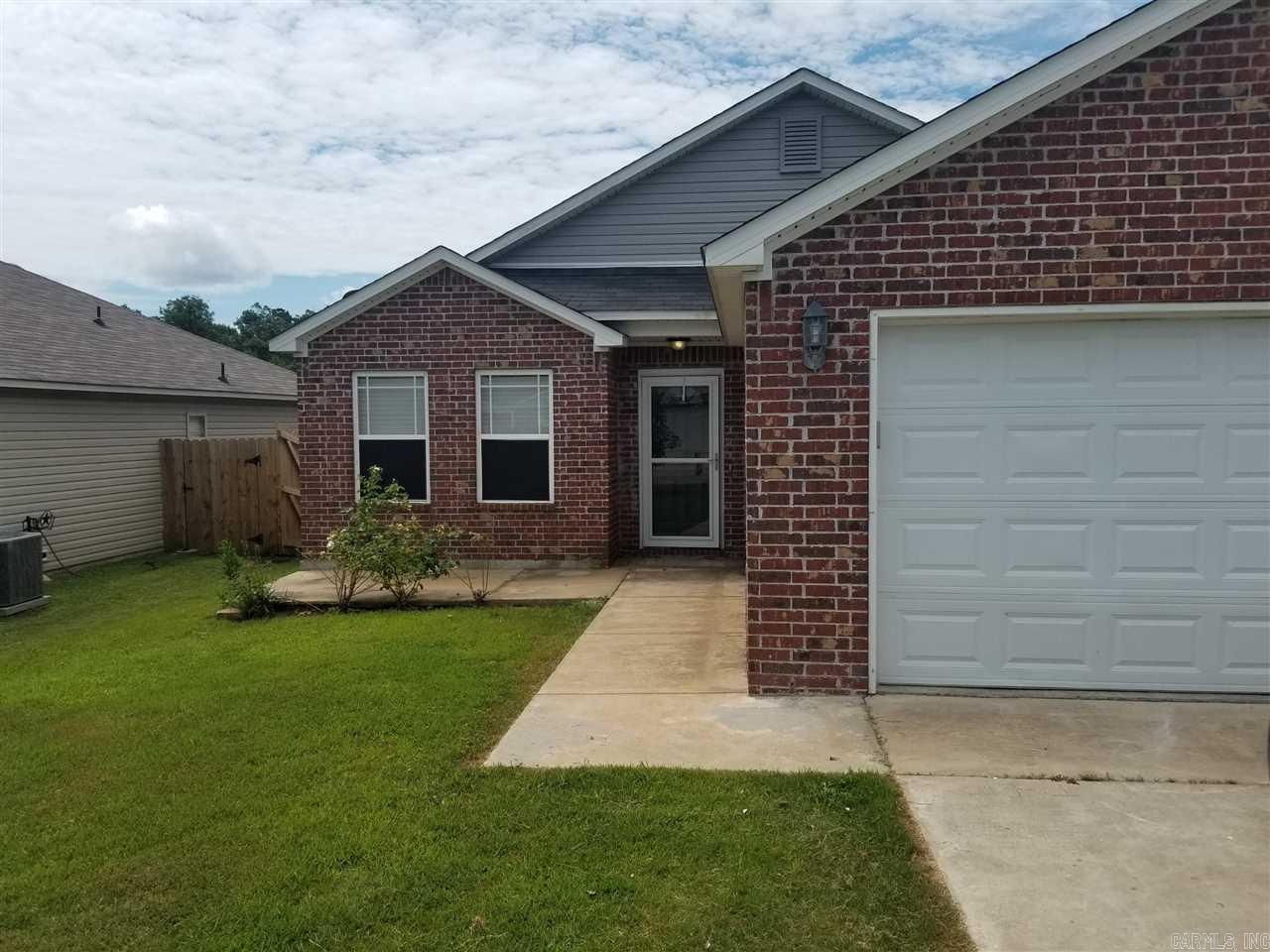 You will love this 3 bedroom with split bedroom plan; 2 full bathrooms; inviting great room which flows nicely into the kitchen; fully equipped kitchen and fenced backyard; AND a 2 car garage  - WHAT MORE ARE YOU NEEDING!?