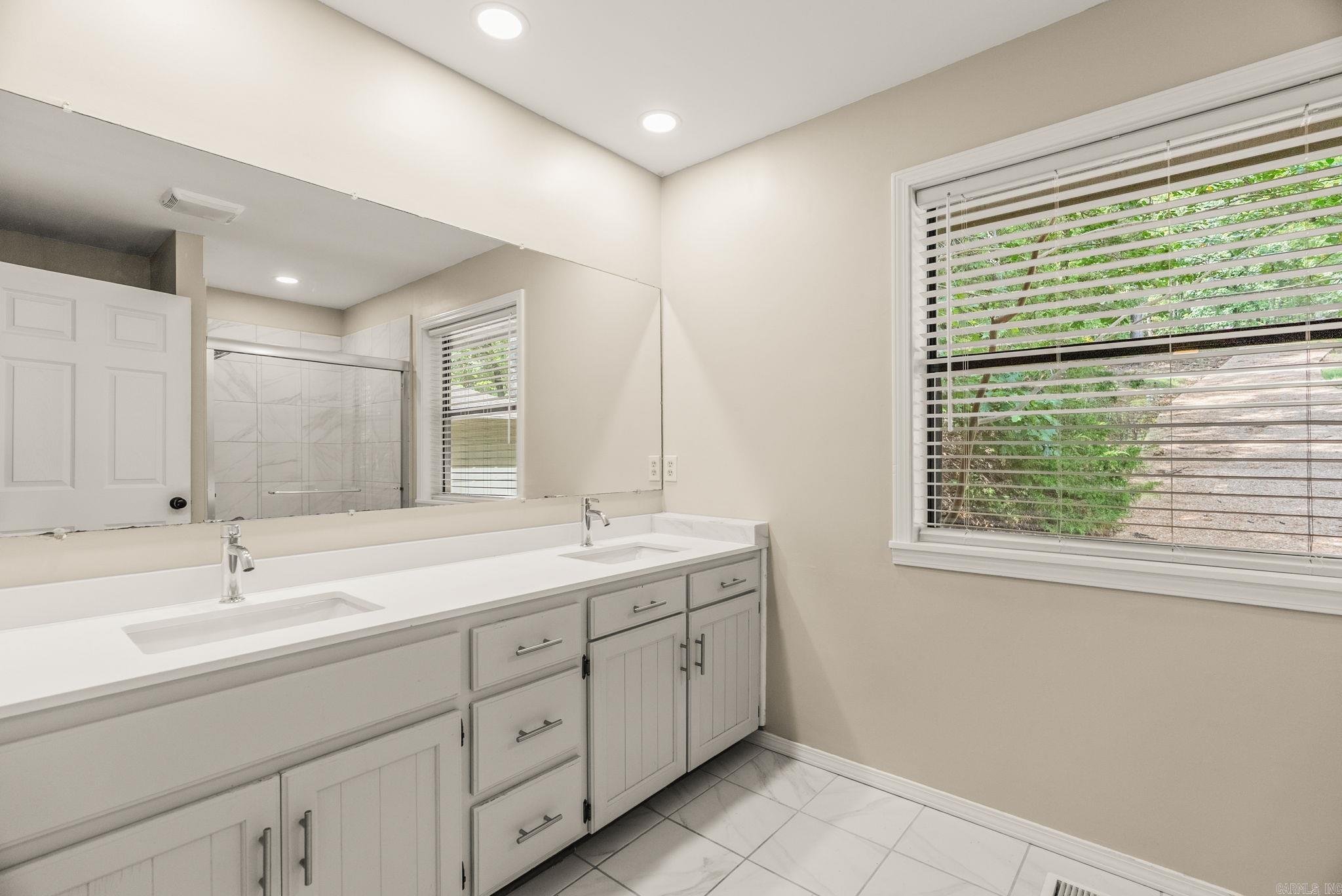 HAMILTON HILLS - Residential
