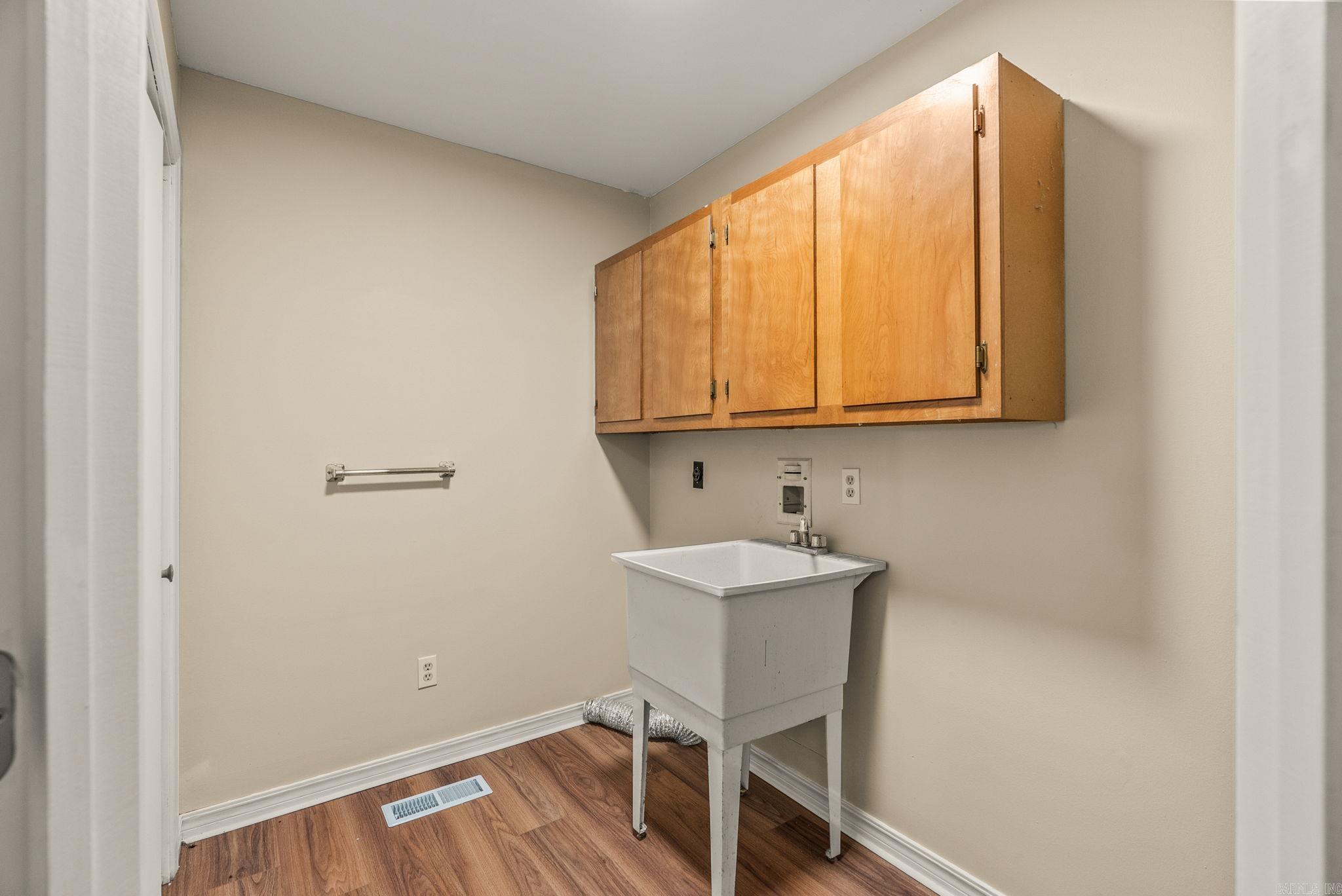 HAMILTON HILLS - Residential
