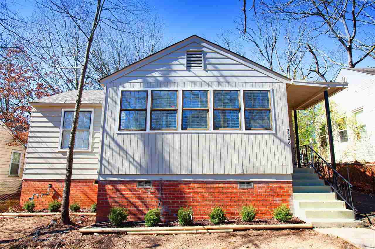 MOVE IN SPECIAL! HALF OFF FIRST MONTH'S RENT! Great2 bd/1 ba home with granite kitchen counters. Located conveniently close to UALR and less than five minutes to interstate access. This home has a decently sized yard with great curb appeal. The lease for this property is for 2 years with a 3% increase after the first year and income has to be three times the amount of rent. NO SECTION 8.