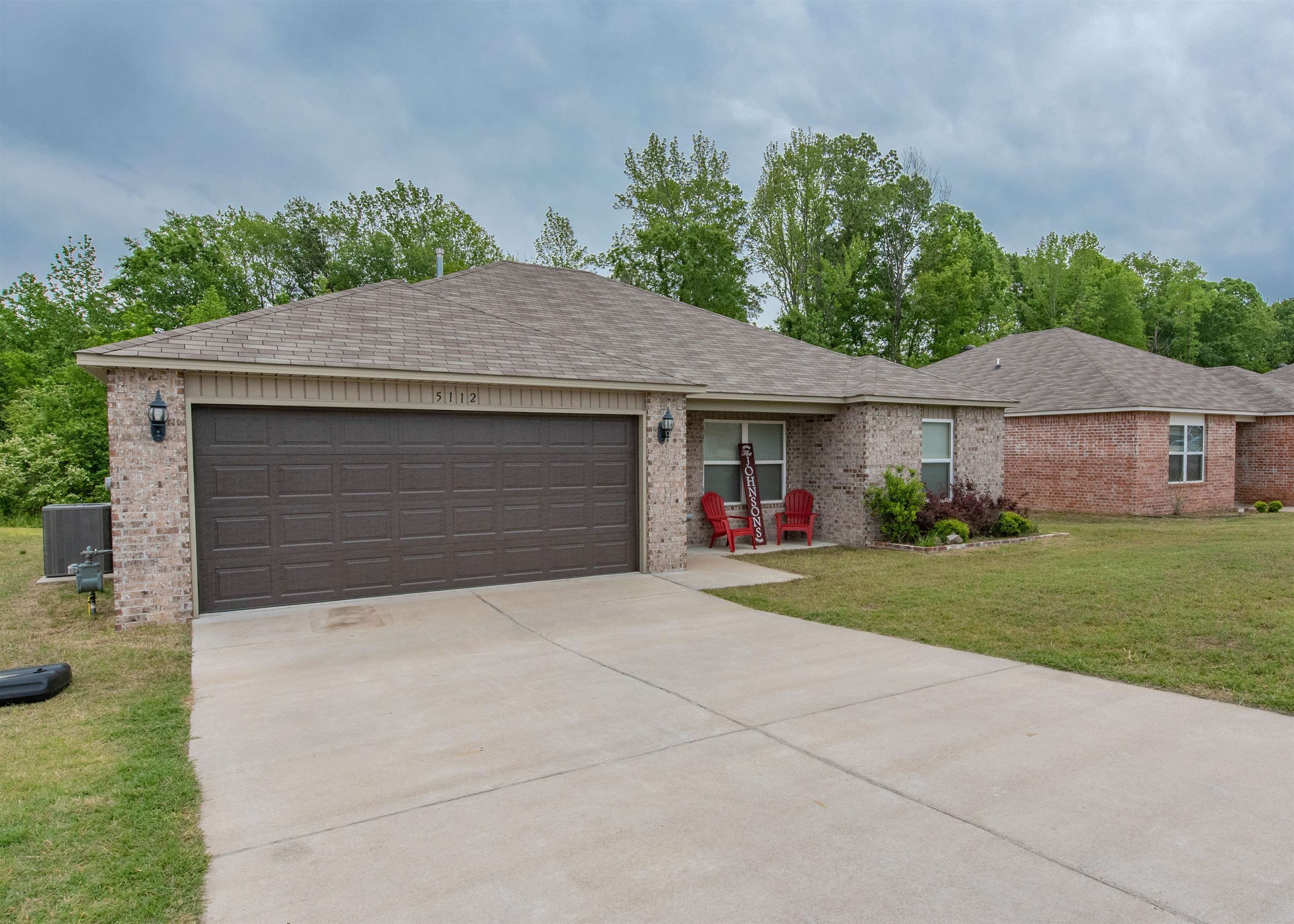 Nice move in ready well-maintained home.  Large backyard, short driving distance to Little Rock, Bryant and Benton.  3 Bedrooms, 2 full bathrooms, split floor plan.  Call and schedule an appointment to view.