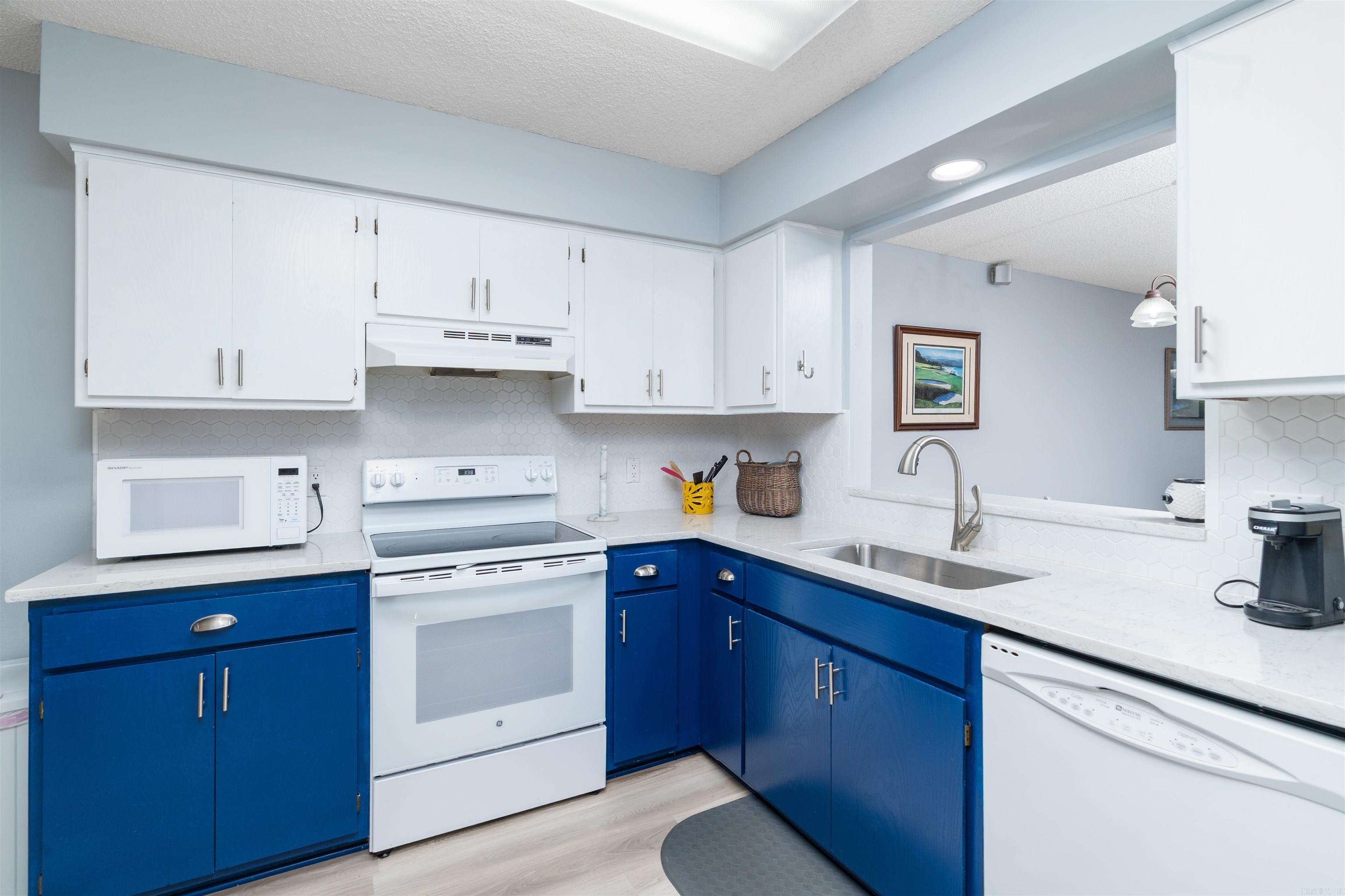 CORTEZ COURTS - Residential