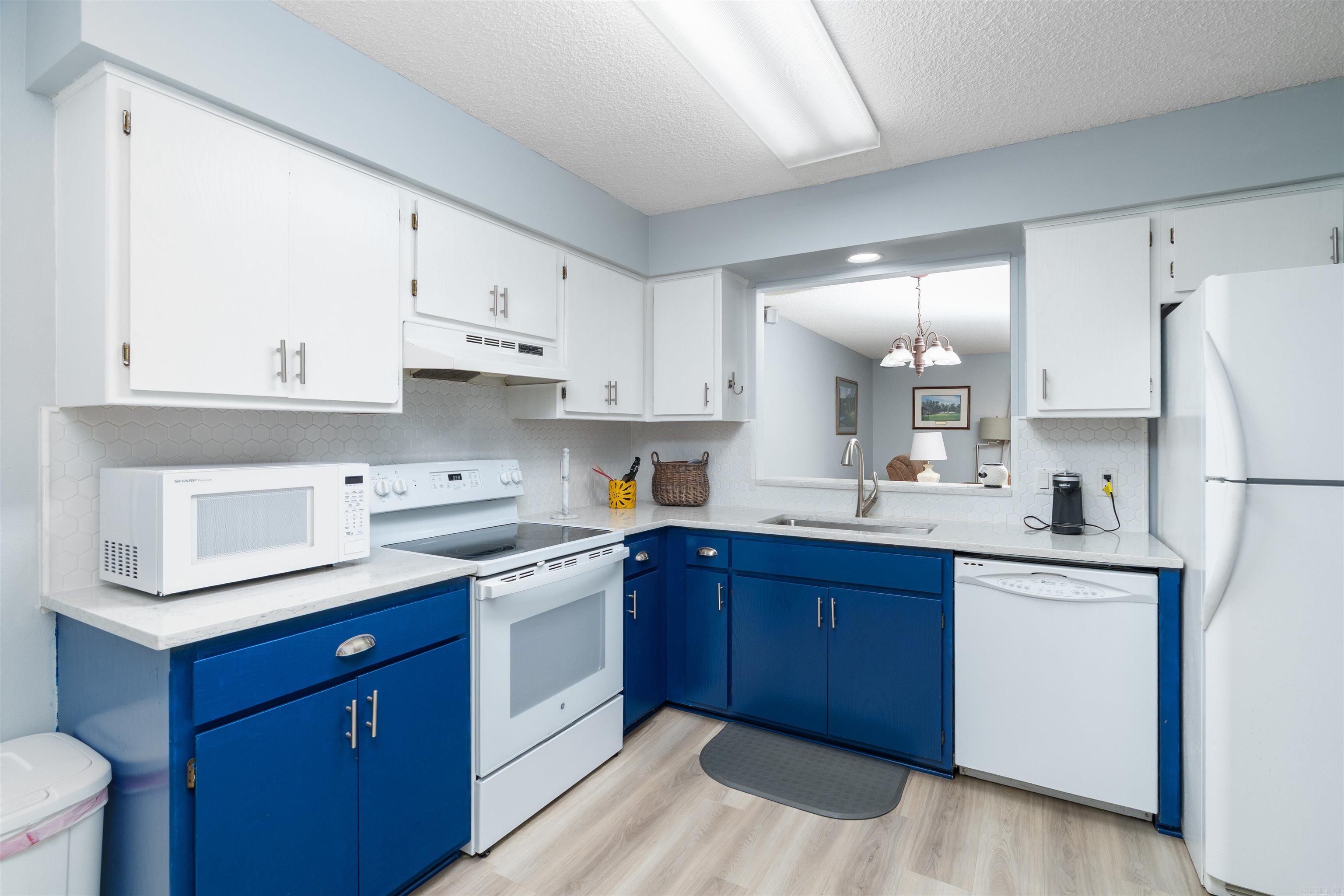 CORTEZ COURTS - Residential